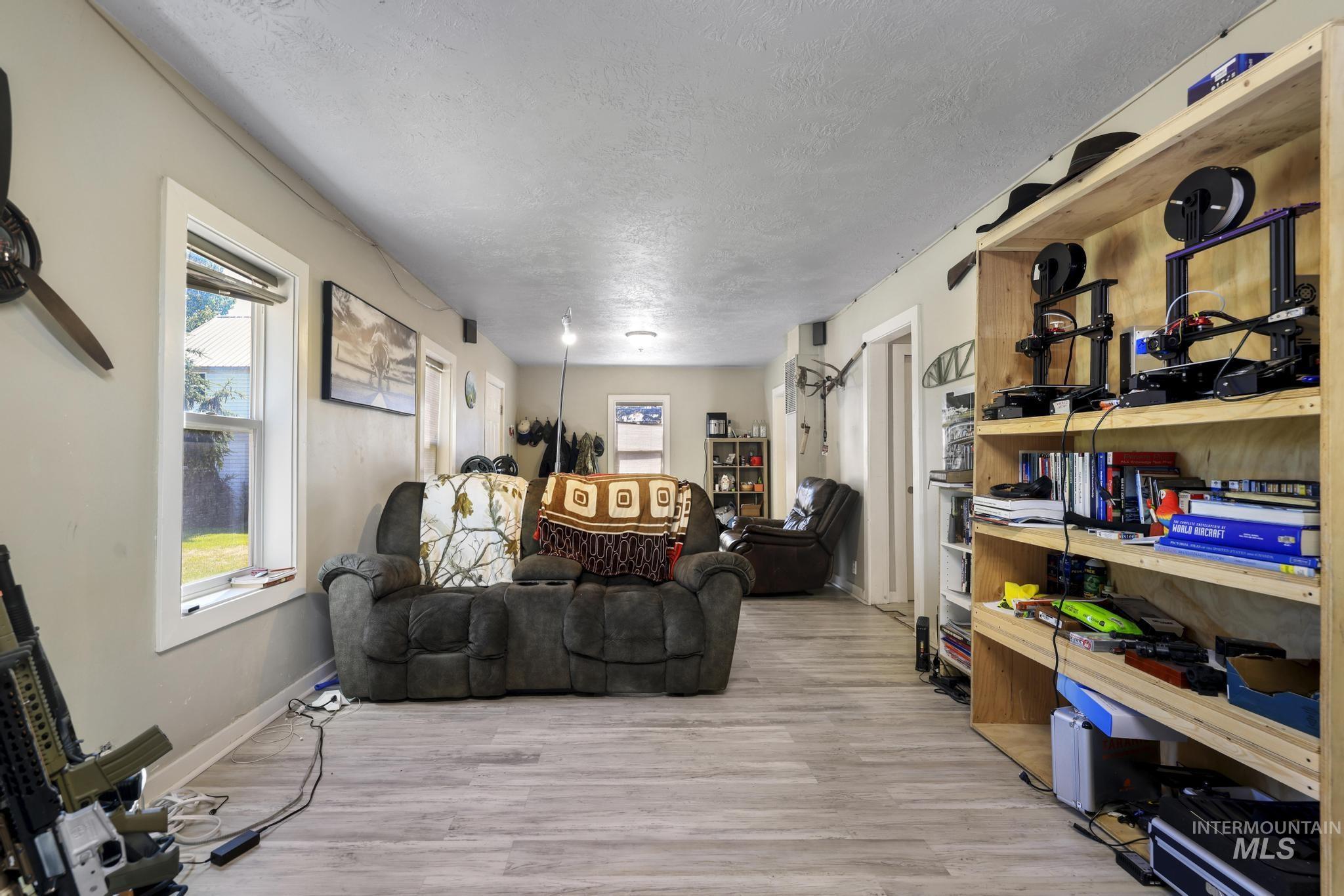 317 Idaho Street, Gooding, Idaho 83330, 2 Bedrooms, 1 Bathroom, Residential For Sale, Price $199,900, 98991603