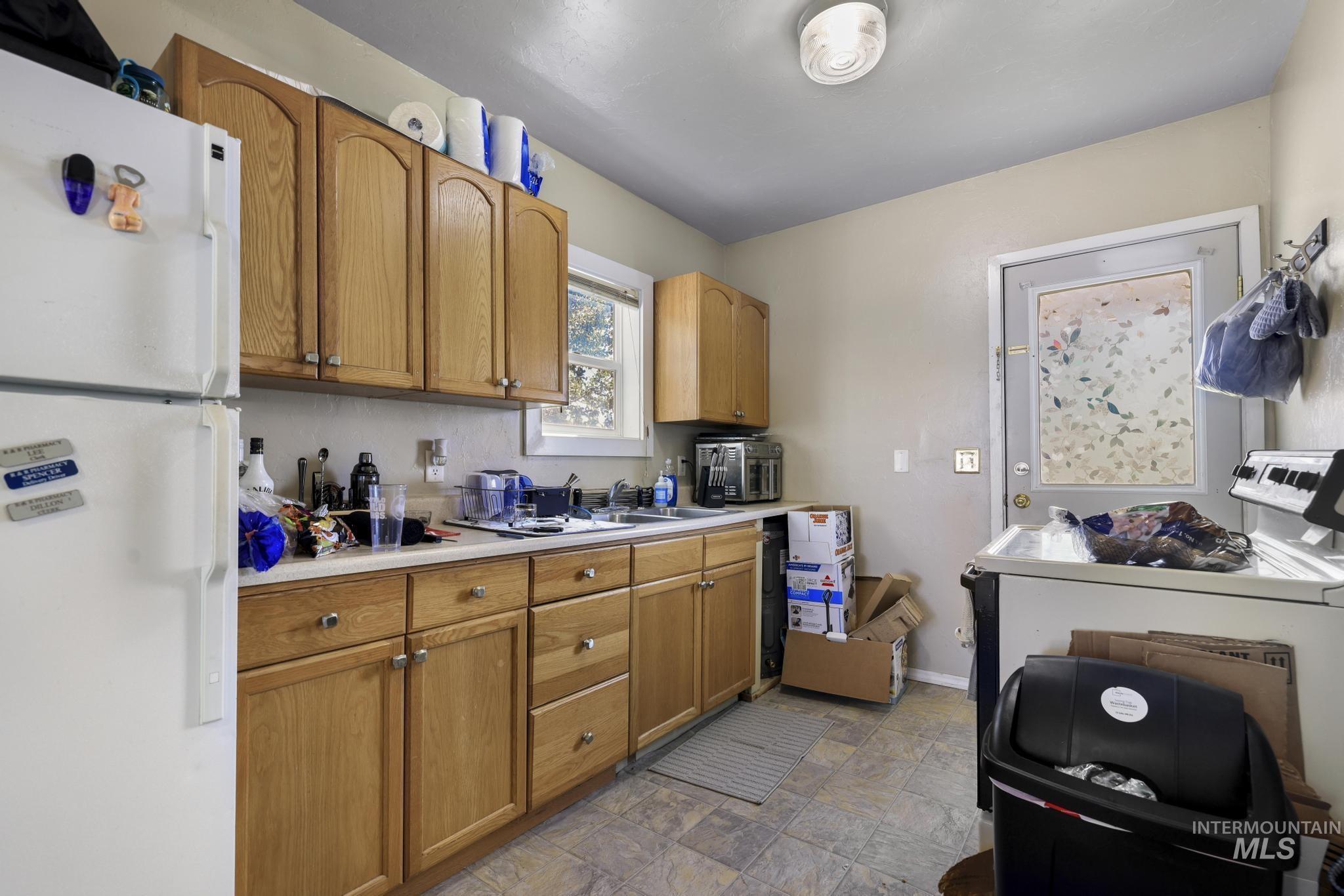 319/321 Idaho Street, Gooding, Idaho 83330, 1 Bedroom, 1 Bathroom, Residential Income For Sale, Price $239,900,MLS 98991604