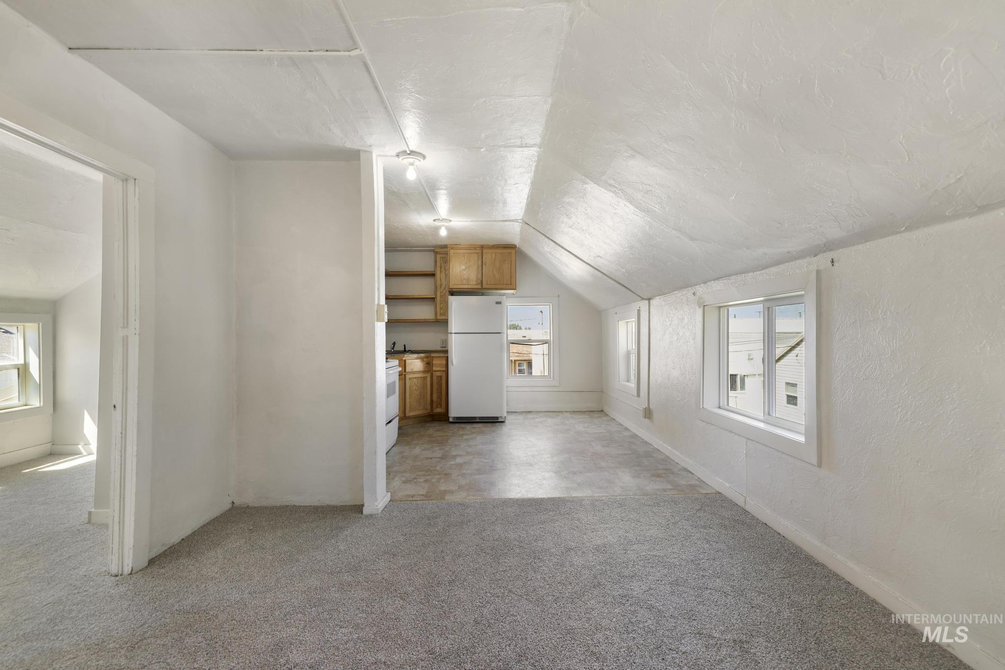 319/321 Idaho Street, Gooding, Idaho 83330, 1 Bedroom, 1 Bathroom, Residential Income For Sale, Price $239,900,MLS 98991604