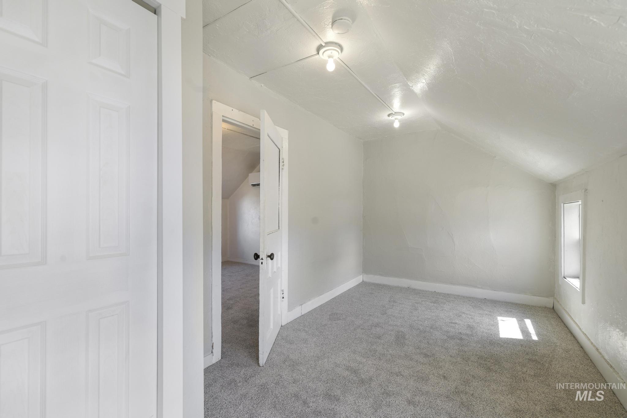 319/321 Idaho Street, Gooding, Idaho 83330, 1 Bedroom, 1 Bathroom, Residential Income For Sale, Price $239,900,MLS 98991604