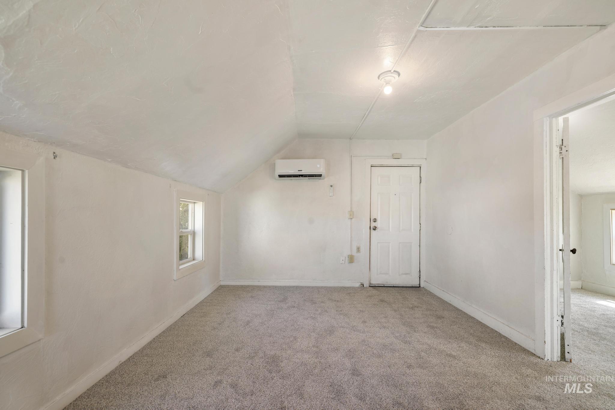 319/321 Idaho Street, Gooding, Idaho 83330, 1 Bedroom, 1 Bathroom, Residential Income For Sale, Price $239,900,MLS 98991604