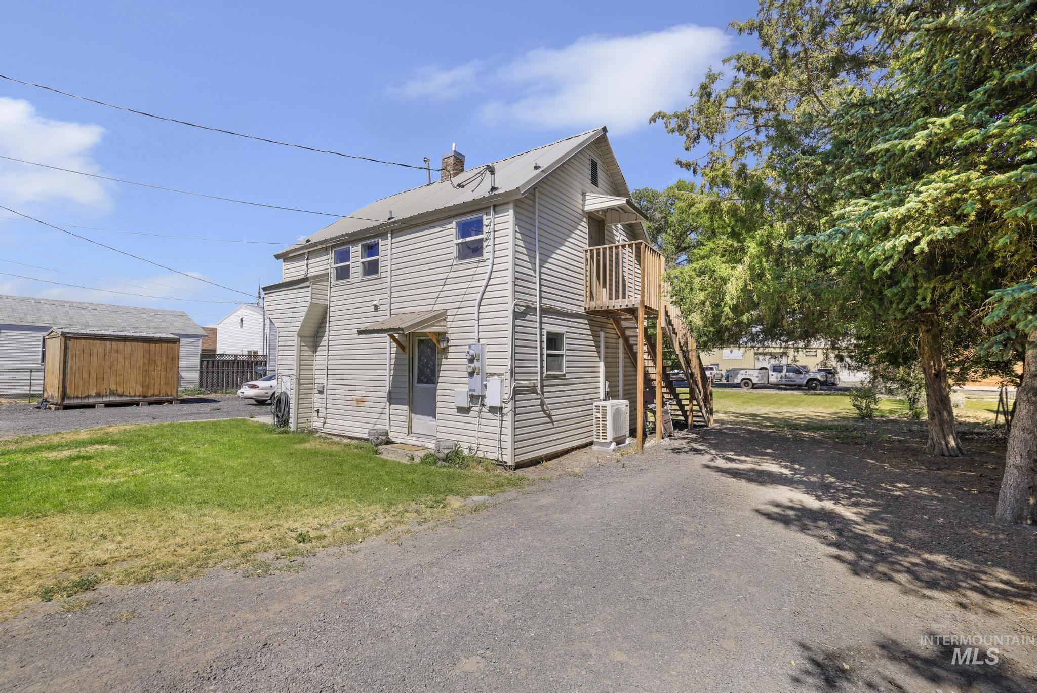 319/321 Idaho Street, Gooding, Idaho 83330, 1 Bedroom, 1 Bathroom, Residential Income For Sale, Price $239,900,MLS 98991604