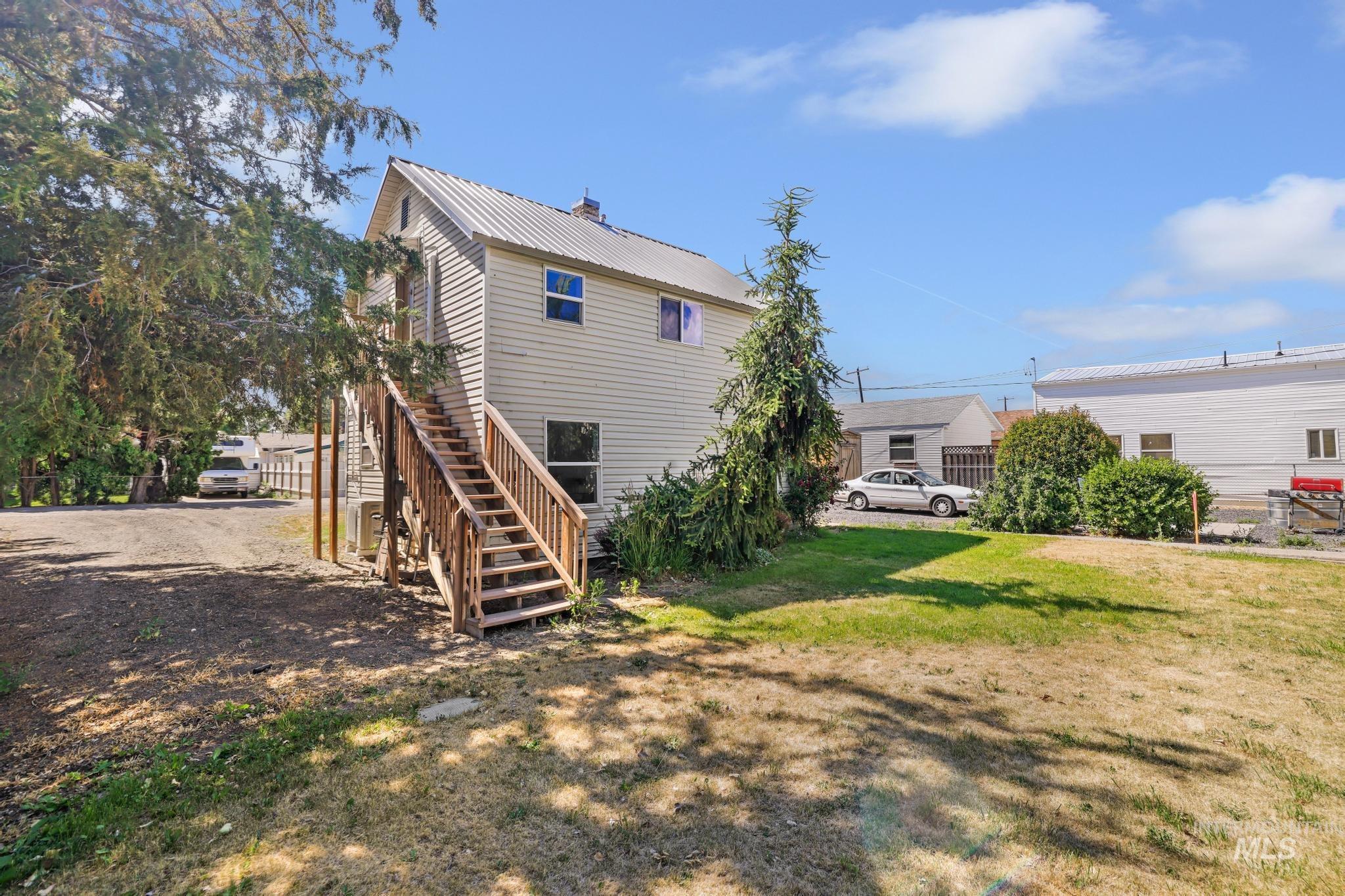 319/321 Idaho Street, Gooding, Idaho 83330, 1 Bedroom, 1 Bathroom, Residential Income For Sale, Price $239,900,MLS 98991604