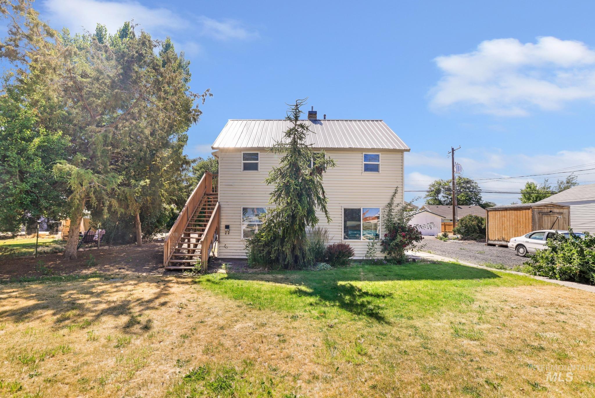 319/321 Idaho Street, Gooding, Idaho 83330, 1 Bedroom, 1 Bathroom, Residential Income For Sale, Price $239,900,MLS 98991604