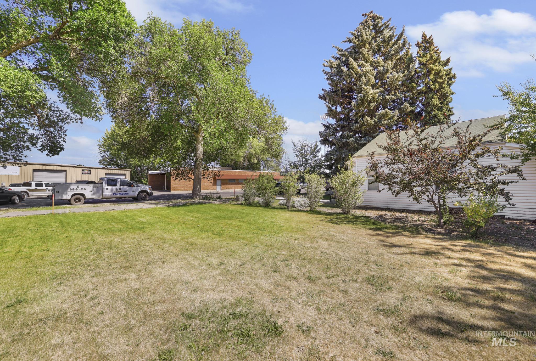319/321 Idaho Street, Gooding, Idaho 83330, 1 Bedroom, 1 Bathroom, Residential Income For Sale, Price $239,900,MLS 98991604