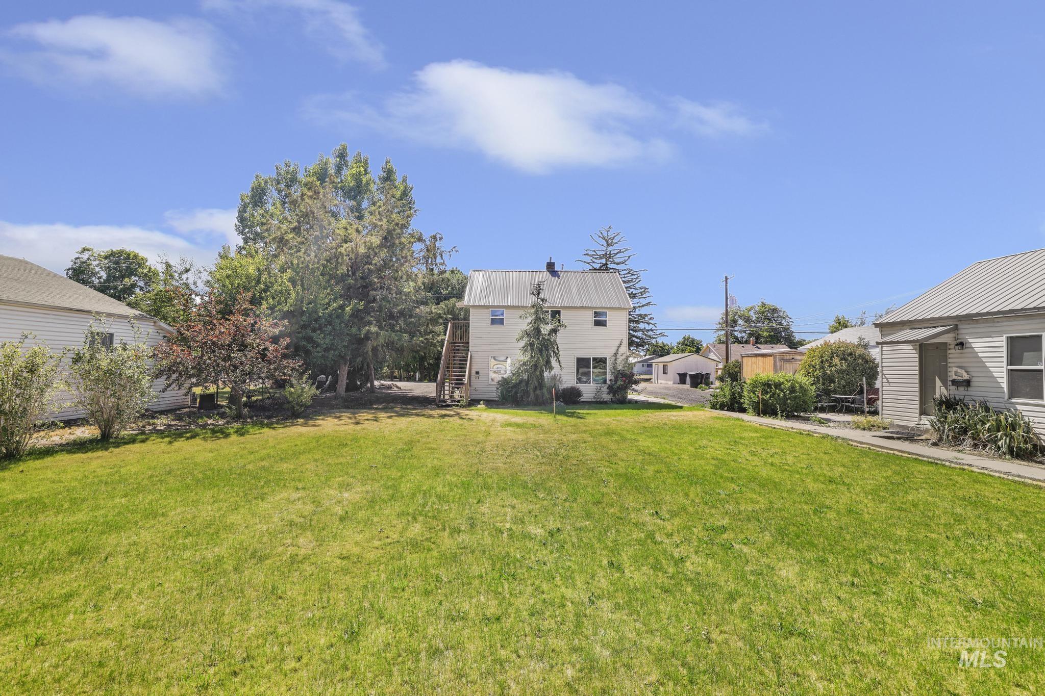 319/321 Idaho Street, Gooding, Idaho 83330, 1 Bedroom, 1 Bathroom, Residential Income For Sale, Price $239,900,MLS 98991604