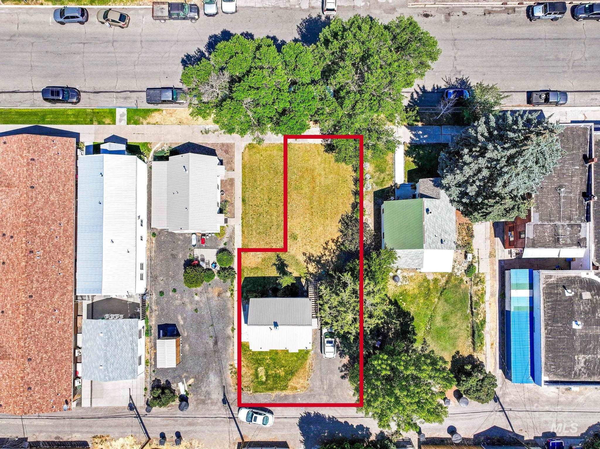 319/321 Idaho Street, Gooding, Idaho 83330, 1 Bedroom, 1 Bathroom, Residential Income For Sale, Price $239,900,MLS 98991604