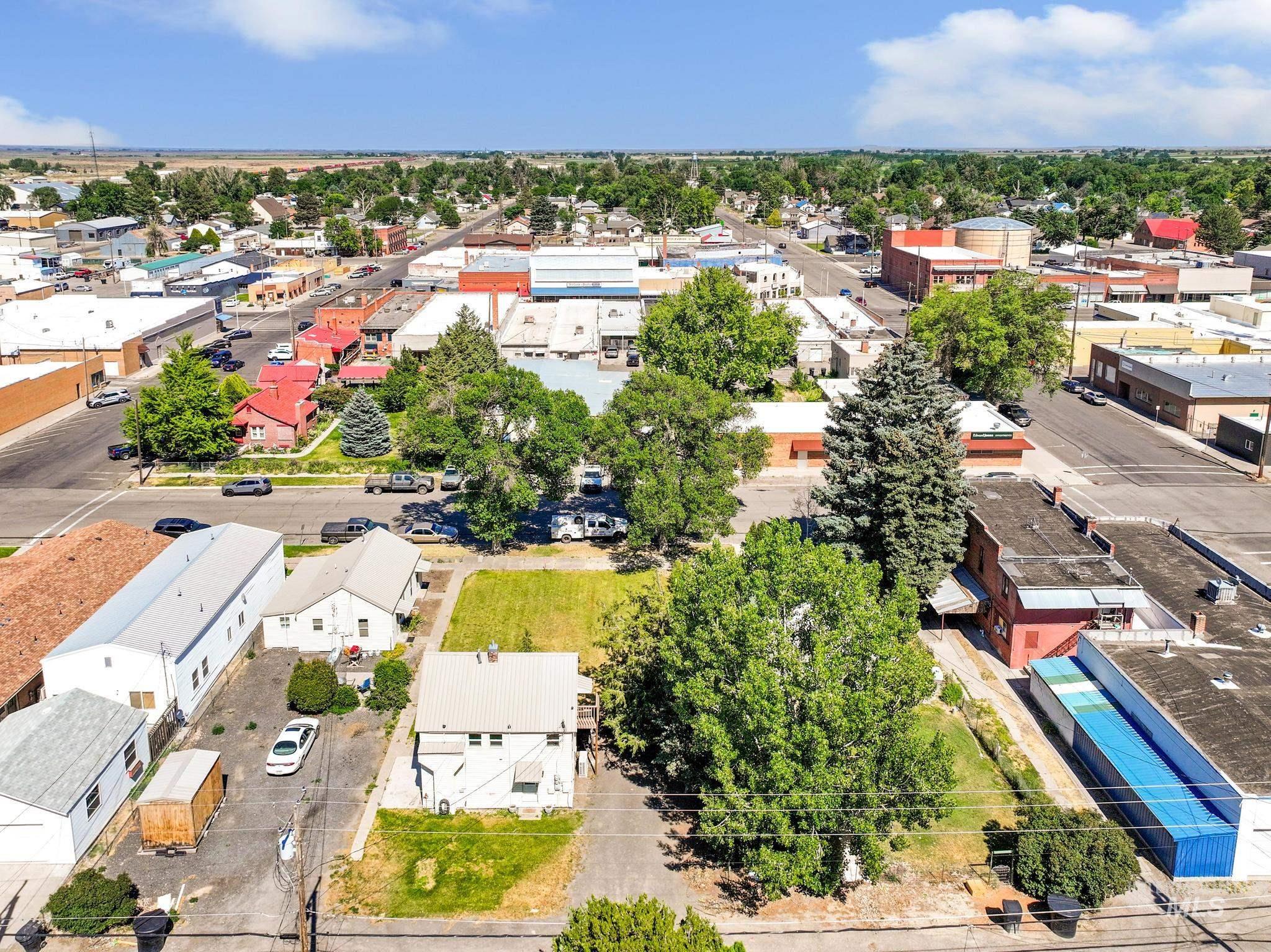 319/321 Idaho Street, Gooding, Idaho 83330, 1 Bedroom, 1 Bathroom, Residential Income For Sale, Price $239,900,MLS 98991604