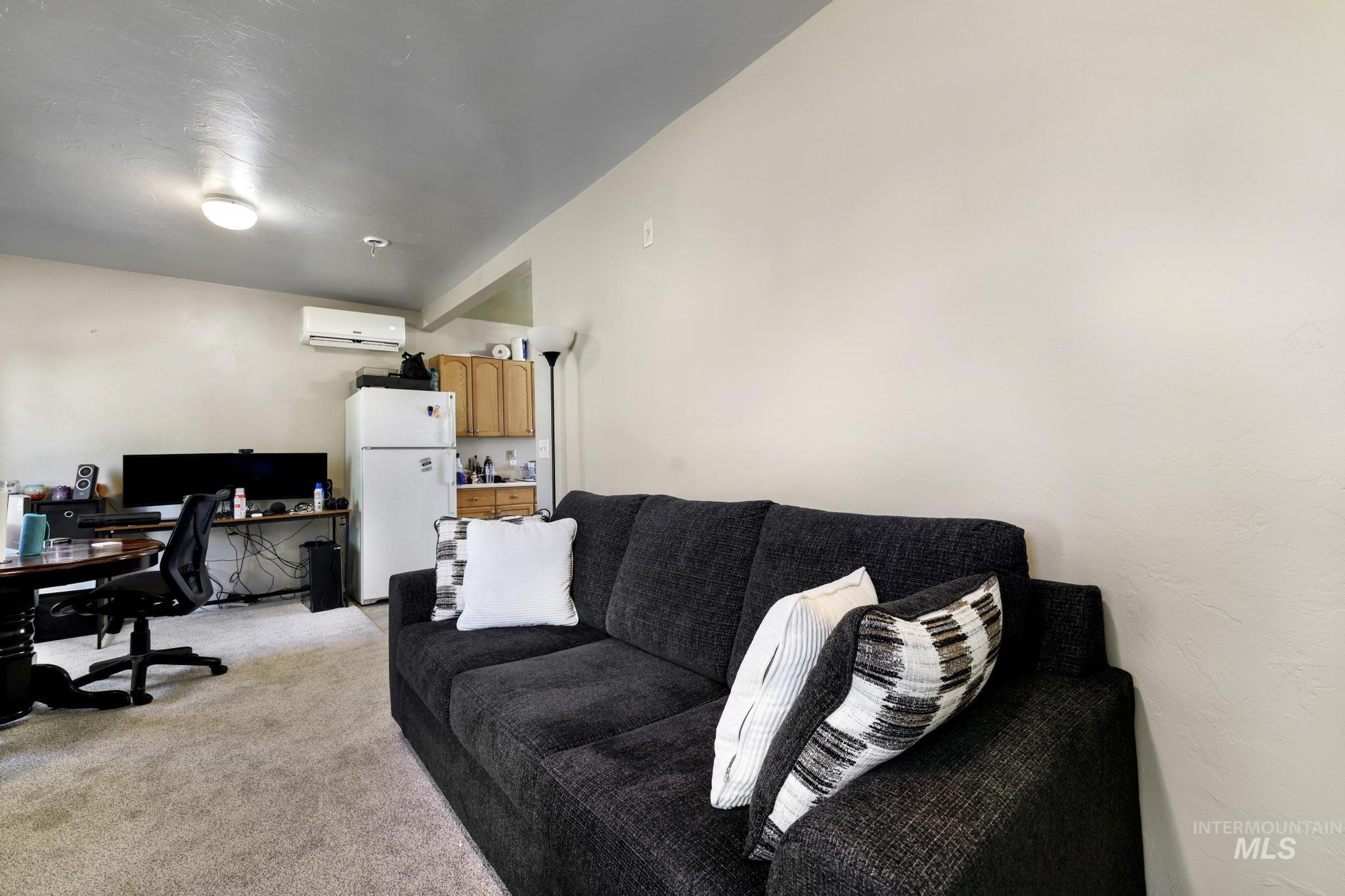 319/321 Idaho Street, Gooding, Idaho 83330, 1 Bedroom, 1 Bathroom, Residential Income For Sale, Price $239,900,MLS 98991604