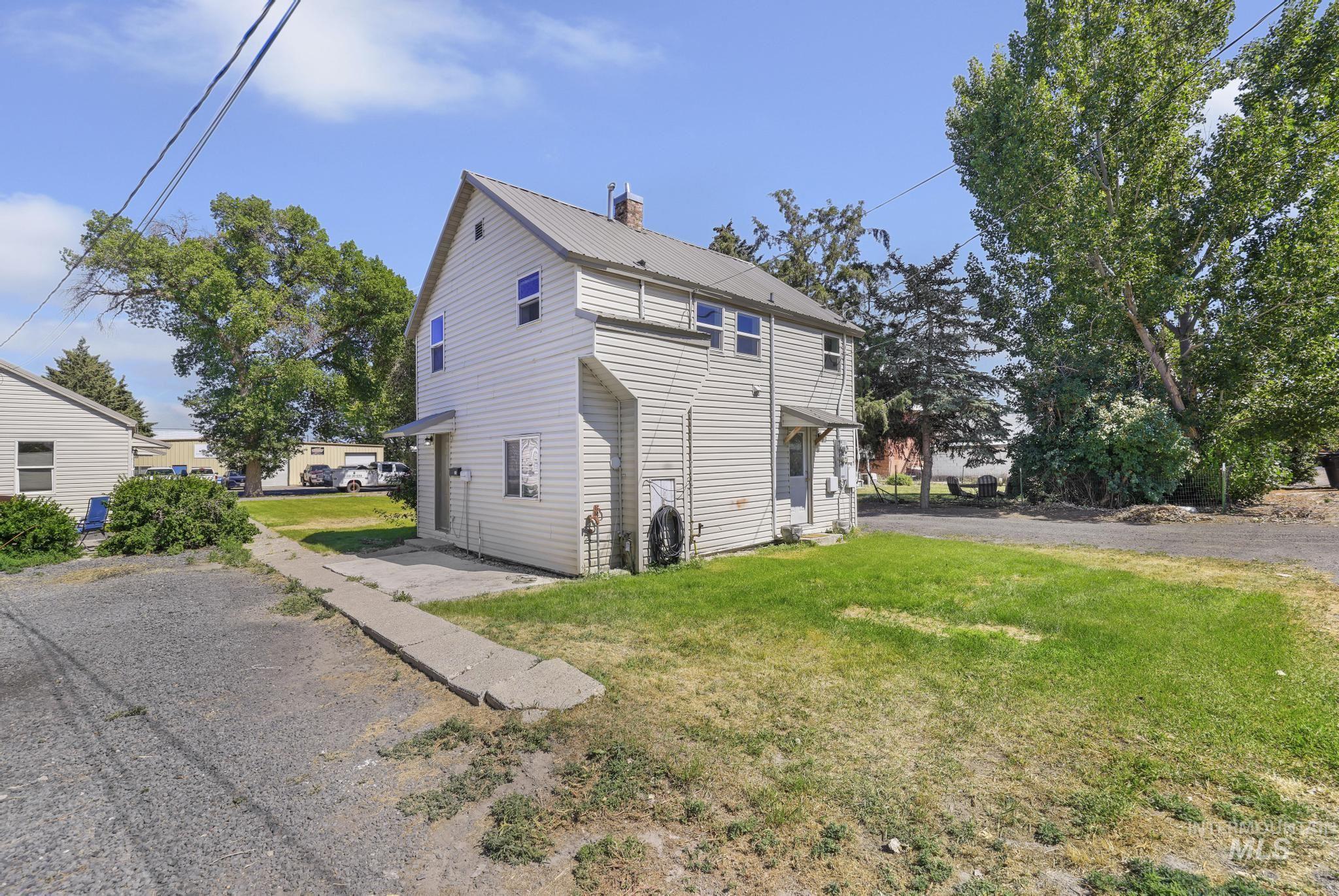 319/321 Idaho Street, Gooding, Idaho 83330, 1 Bedroom, 1 Bathroom, Residential Income For Sale, Price $239,900,MLS 98991604