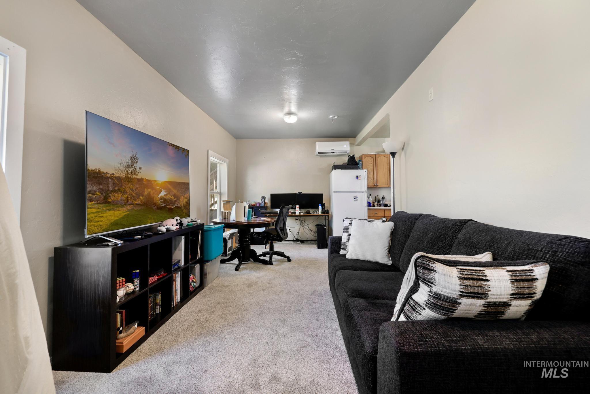 319/321 Idaho Street, Gooding, Idaho 83330, 1 Bedroom, 1 Bathroom, Residential Income For Sale, Price $239,900,MLS 98991604