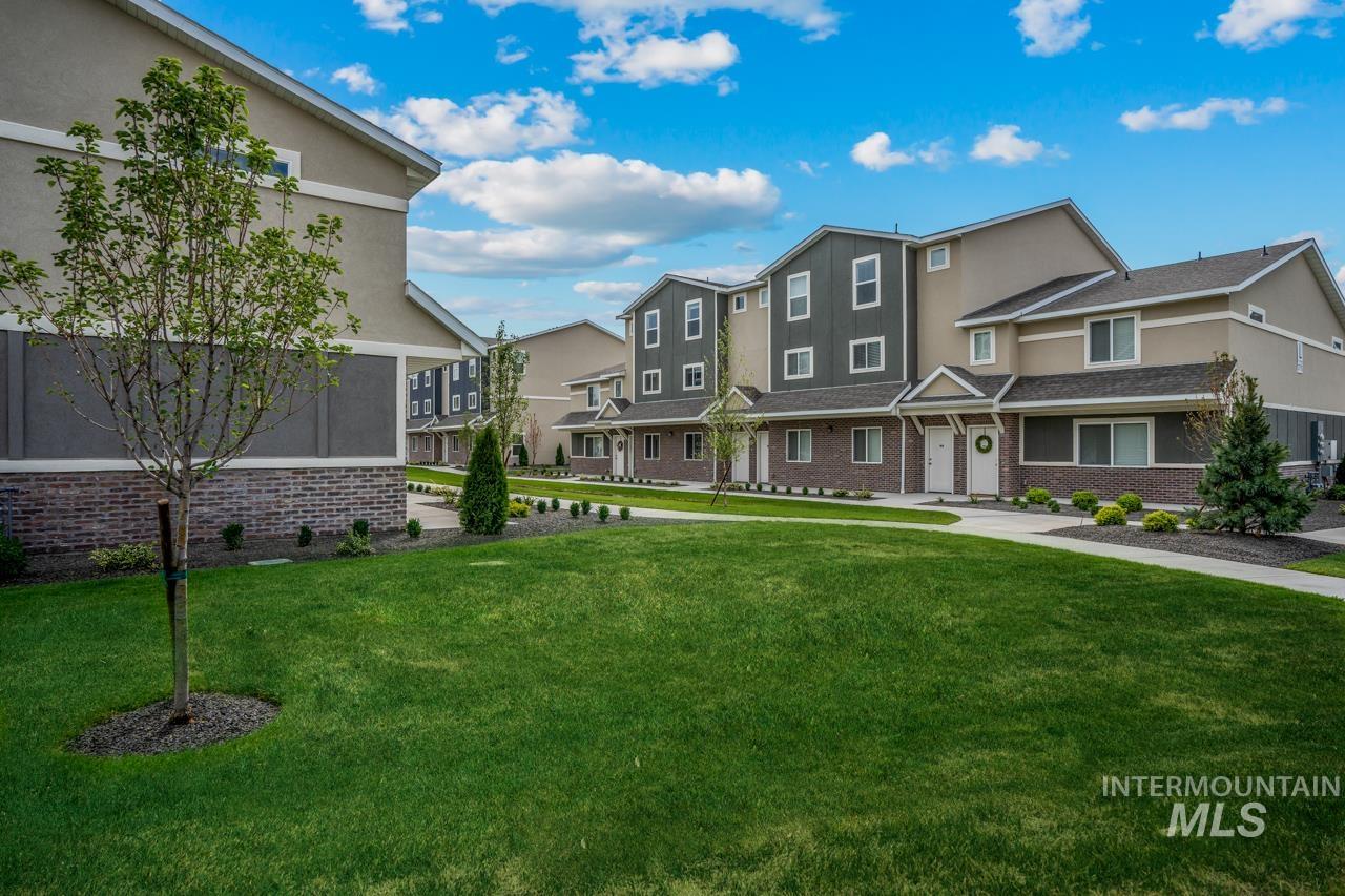 3710 N Centrepoint Way Bldg Q, Meridian, Idaho 83646, 3 Bedrooms, 2.5 Bathrooms, Residential Income For Sale, Price $1,195,000, 98991605