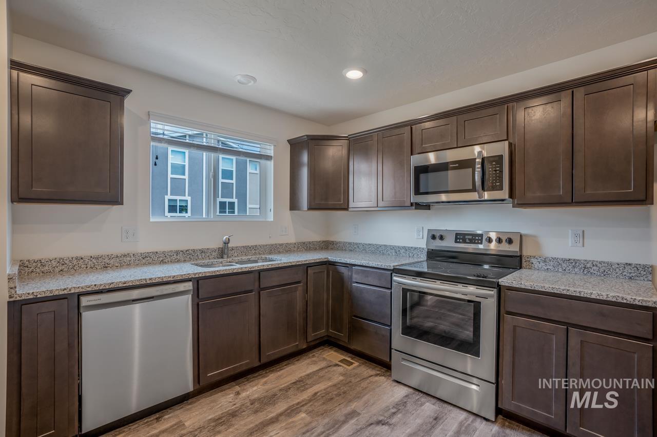 3710 N Centrepoint Way Bldg Q, Meridian, Idaho 83646, 3 Bedrooms, 2.5 Bathrooms, Residential Income For Sale, Price $1,195,000, 98991605