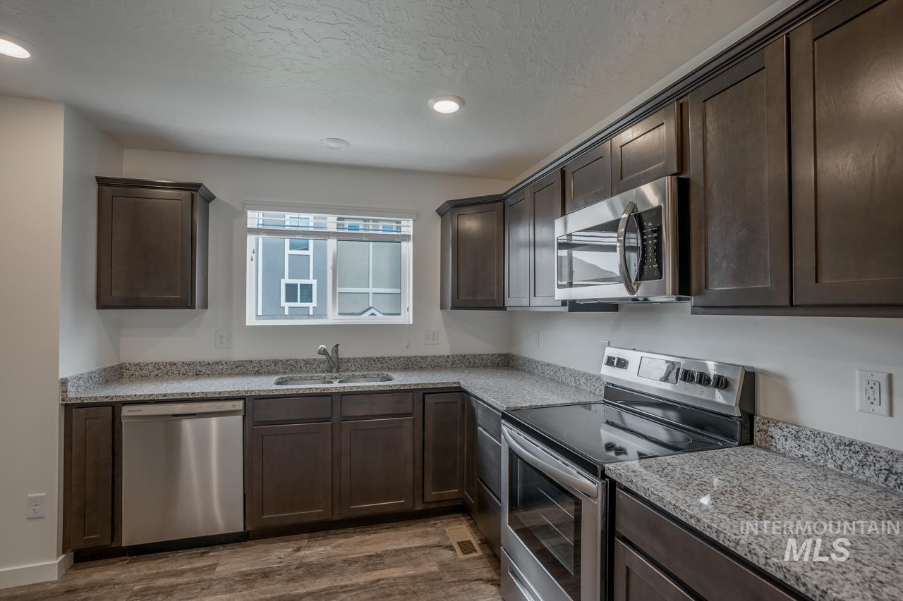 3710 N Centrepoint Way Bldg Q, Meridian, Idaho 83646, 3 Bedrooms, 2.5 Bathrooms, Residential Income For Sale, Price $1,195,000, 98991605