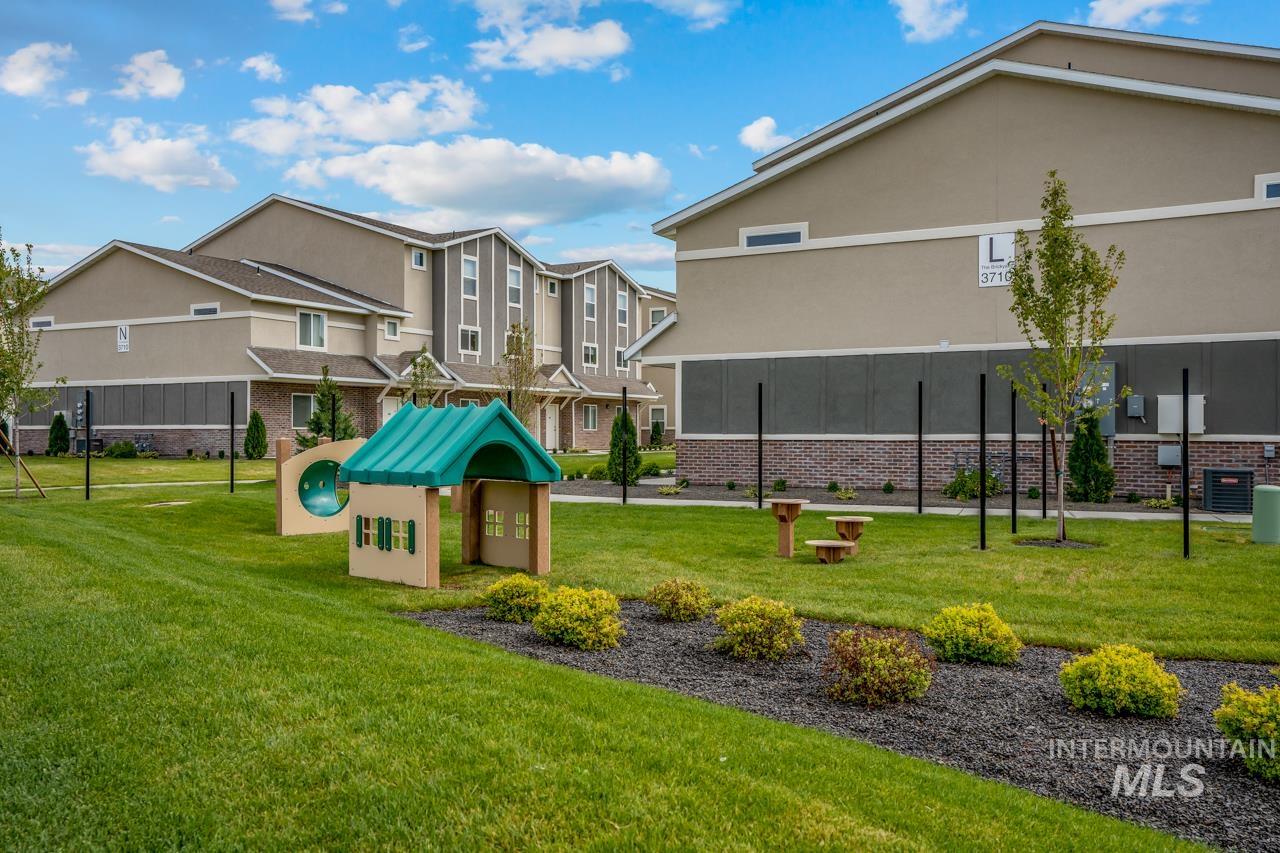 3710 N Centrepoint Way Bldg Q, Meridian, Idaho 83646, 3 Bedrooms, 2.5 Bathrooms, Residential Income For Sale, Price $1,195,000, 98991605