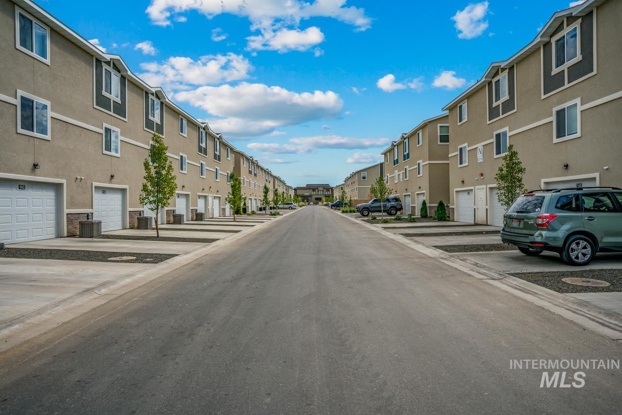 3710 N Centrepoint Way Bldg Q, Meridian, Idaho 83646, 3 Bedrooms, 2.5 Bathrooms, Residential Income For Sale, Price $1,195,000, 98991605