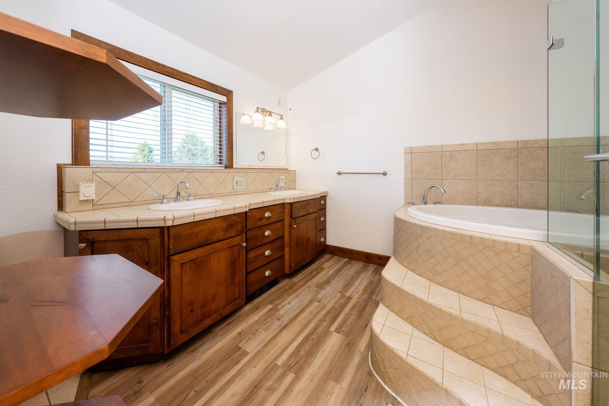 13947 Easy St, McCall, Idaho 83638, 3 Bedrooms, 2 Bathrooms, Residential For Sale, Price $946,000,MLS 98991606