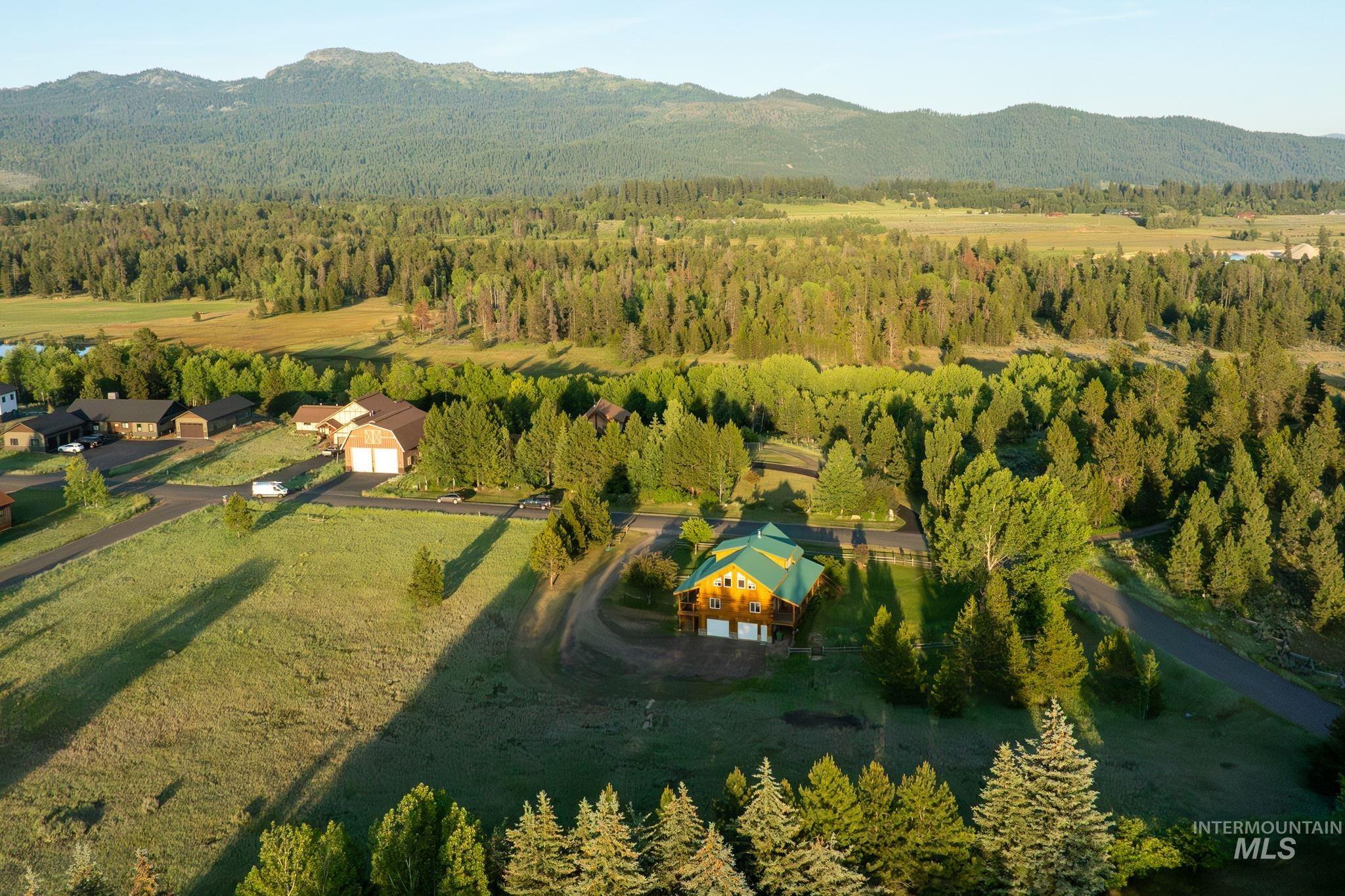 13947 Easy St, McCall, Idaho 83638, 3 Bedrooms, 2 Bathrooms, Residential For Sale, Price $946,000,MLS 98991606
