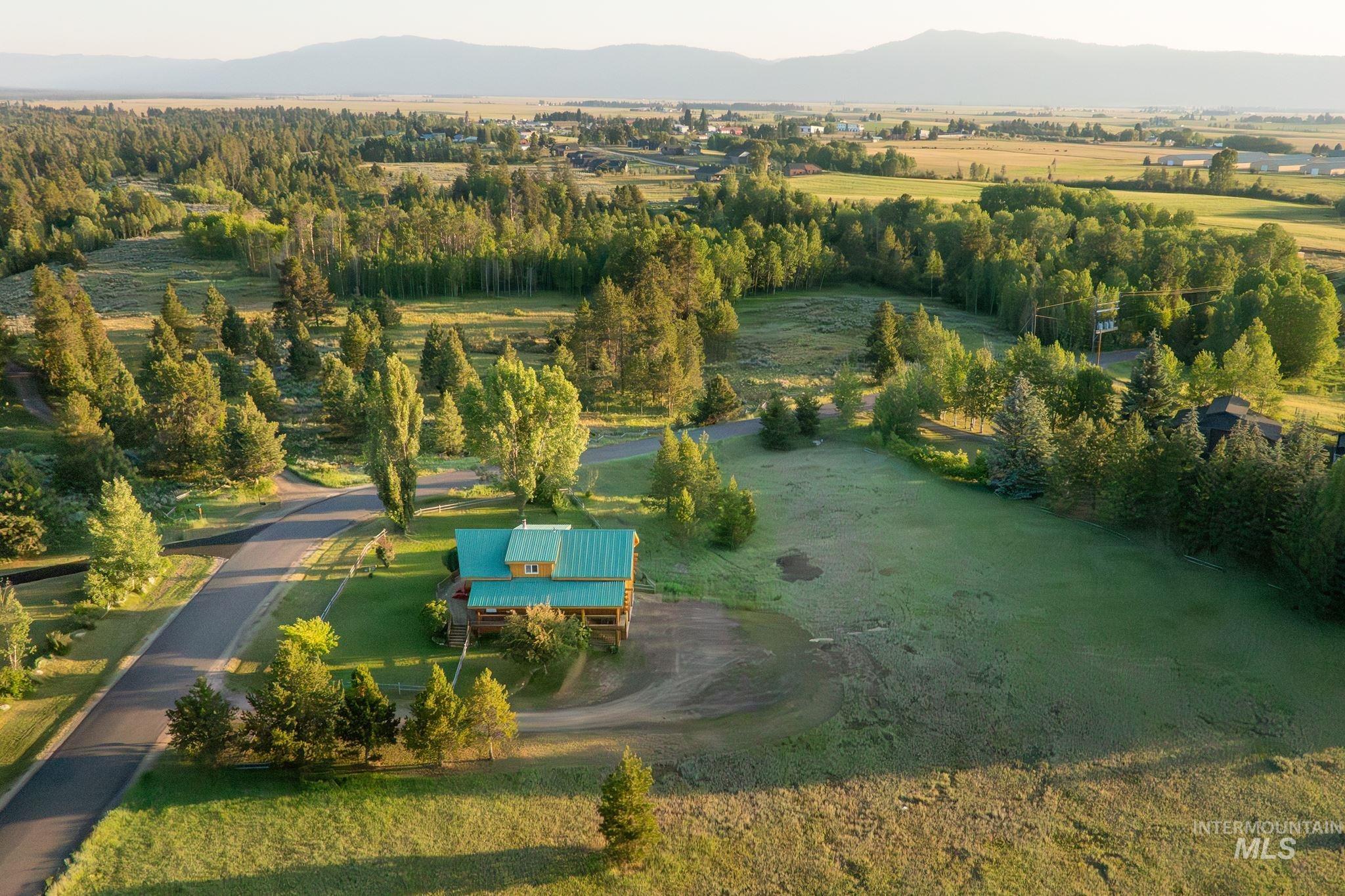 13947 Easy St, McCall, Idaho 83638, 3 Bedrooms, 2 Bathrooms, Residential For Sale, Price $946,000,MLS 98991606