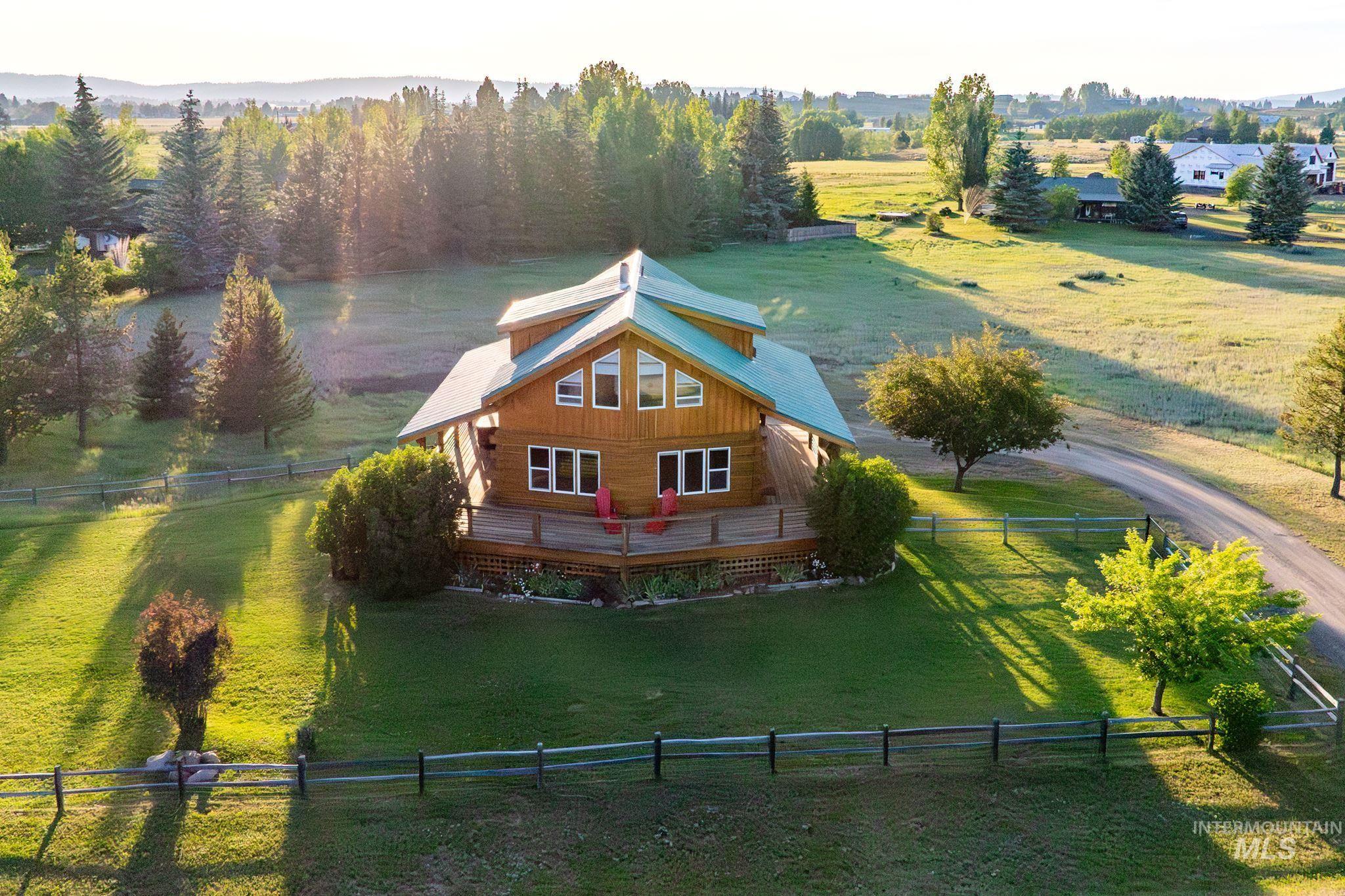 13947 Easy St, McCall, Idaho 83638, 3 Bedrooms, 2 Bathrooms, Residential For Sale, Price $946,000,MLS 98991606