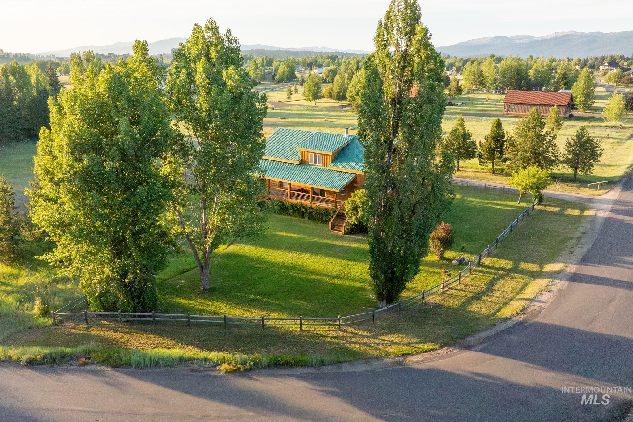 13947 Easy St, McCall, Idaho 83638, 3 Bedrooms, 2 Bathrooms, Residential For Sale, Price $946,000,MLS 98991606