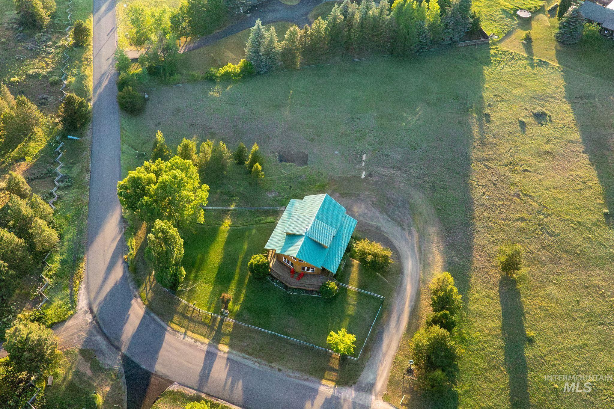 13947 Easy St, McCall, Idaho 83638, 3 Bedrooms, 2 Bathrooms, Residential For Sale, Price $946,000,MLS 98991606