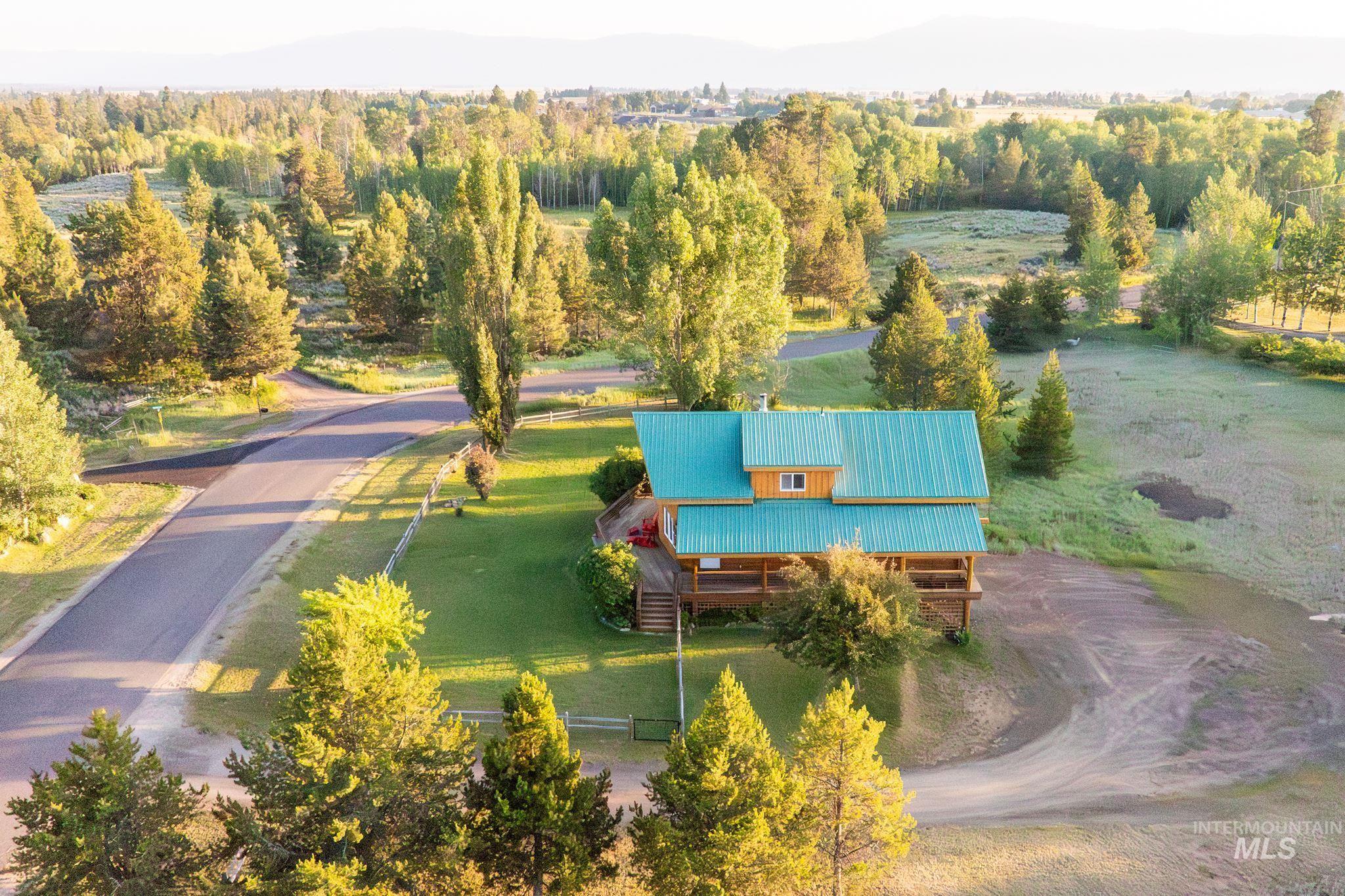 13947 Easy St, McCall, Idaho 83638, 3 Bedrooms, 2 Bathrooms, Residential For Sale, Price $946,000,MLS 98991606
