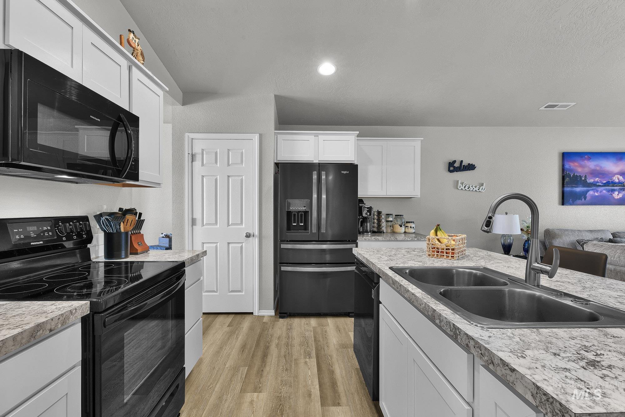 8293 E Copenhaver St, Nampa, Idaho 83687, 3 Bedrooms, 2 Bathrooms, Residential For Sale, Price $400,000, 98991607