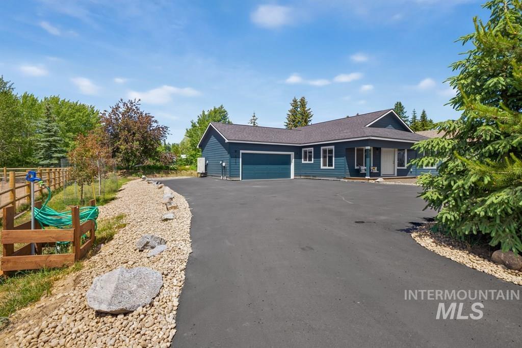 1023 Kaitlyn Loop, McCall, Idaho 83638, 3 Bedrooms, 2 Bathrooms, Residential For Sale, Price $749,000,MLS 98991611
