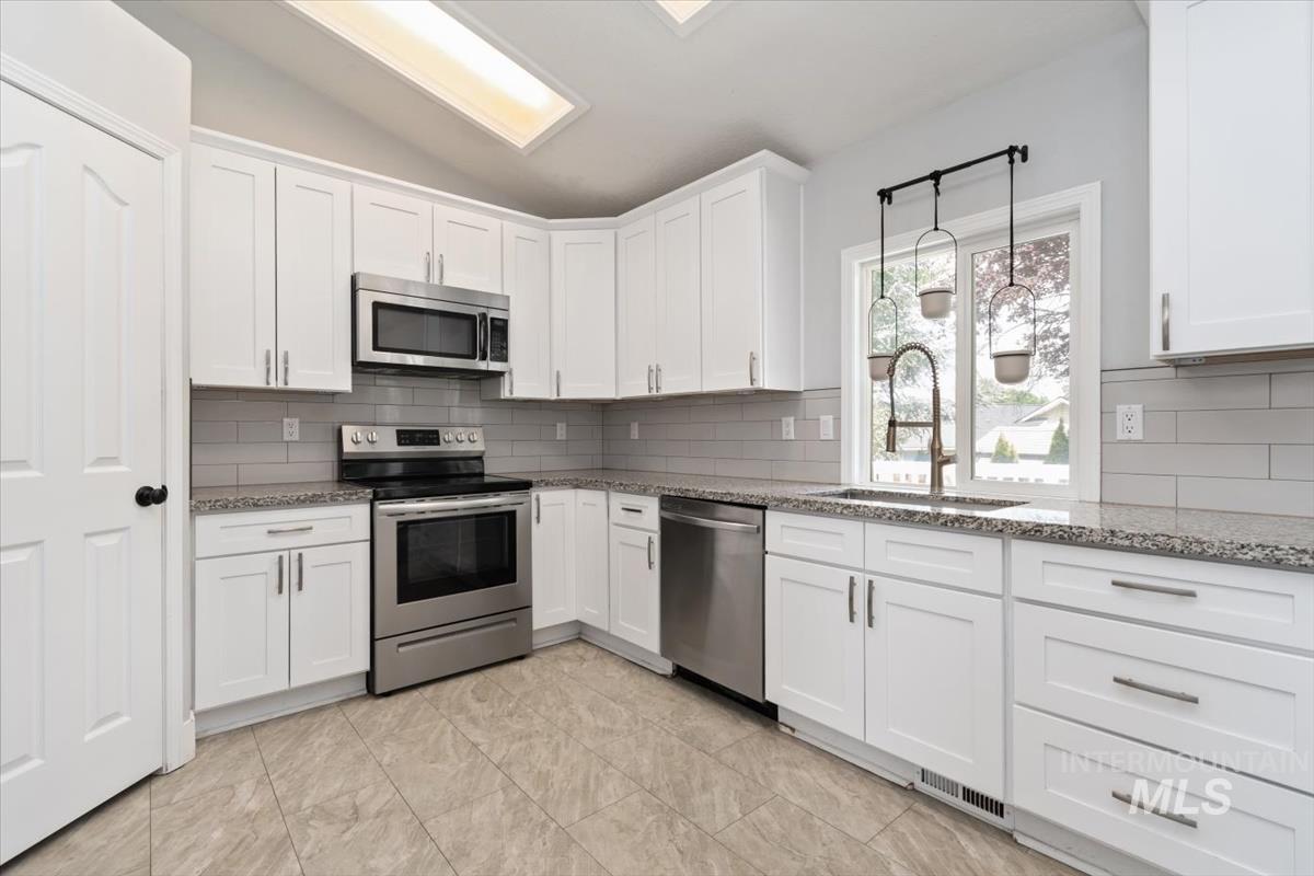 1344 N Crestmont Dr, Meridian, Idaho 83642, 4 Bedrooms, 3 Bathrooms, Residential For Sale, Price $517,000,MLS 98991612