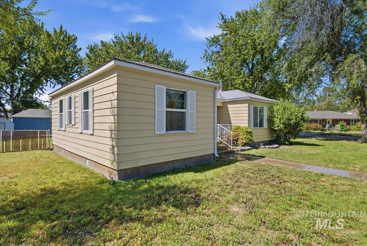 5519 W Grover Street, Boise, Idaho 83705, 3 Bedrooms, 1 Bathroom, Residential For Sale, Price $424,000,MLS 98991613