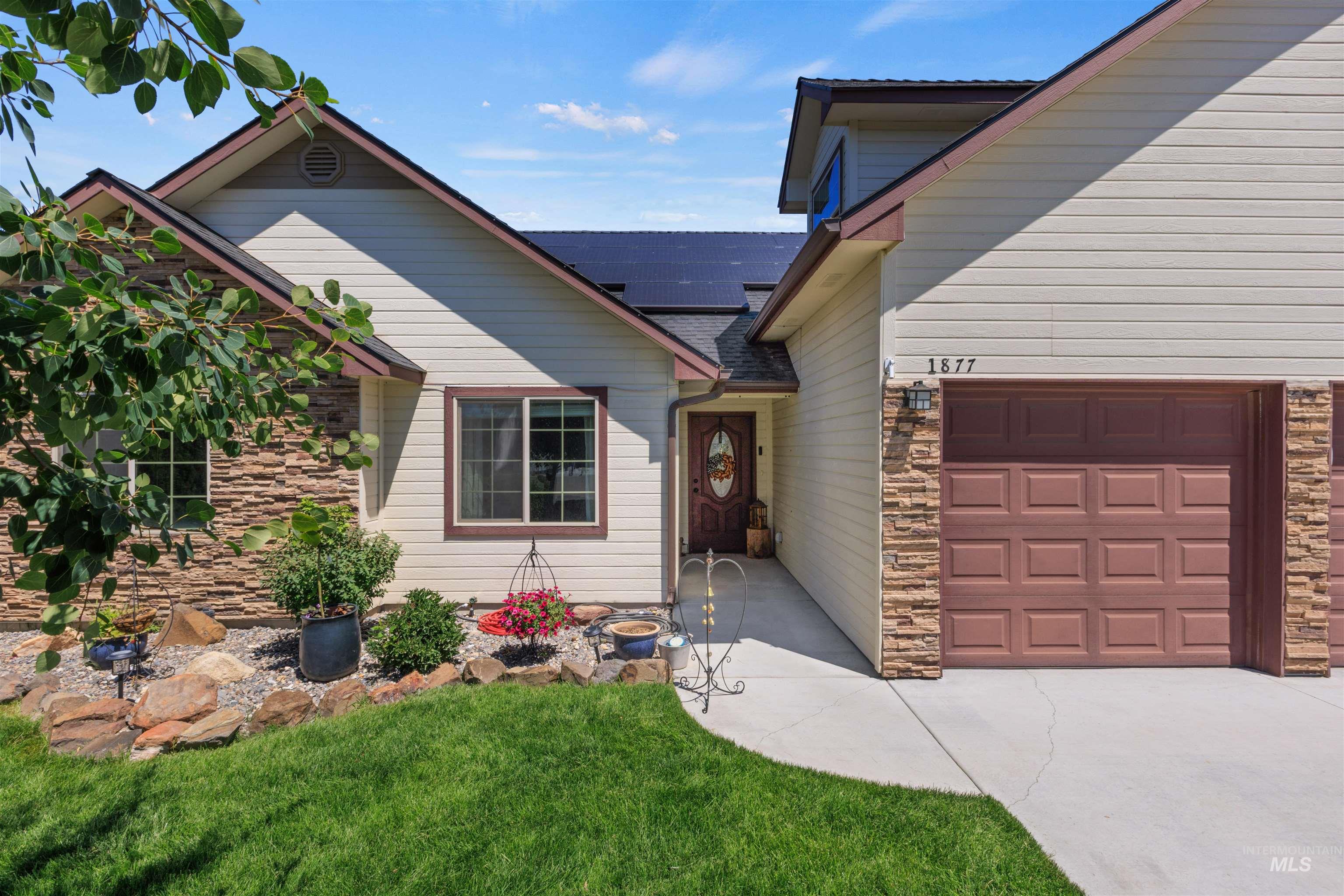 1877 Walnut Ave, Fruitland, Idaho 83619, 3 Bedrooms, 2 Bathrooms, Residential For Sale, Price $469,000,MLS 98991614