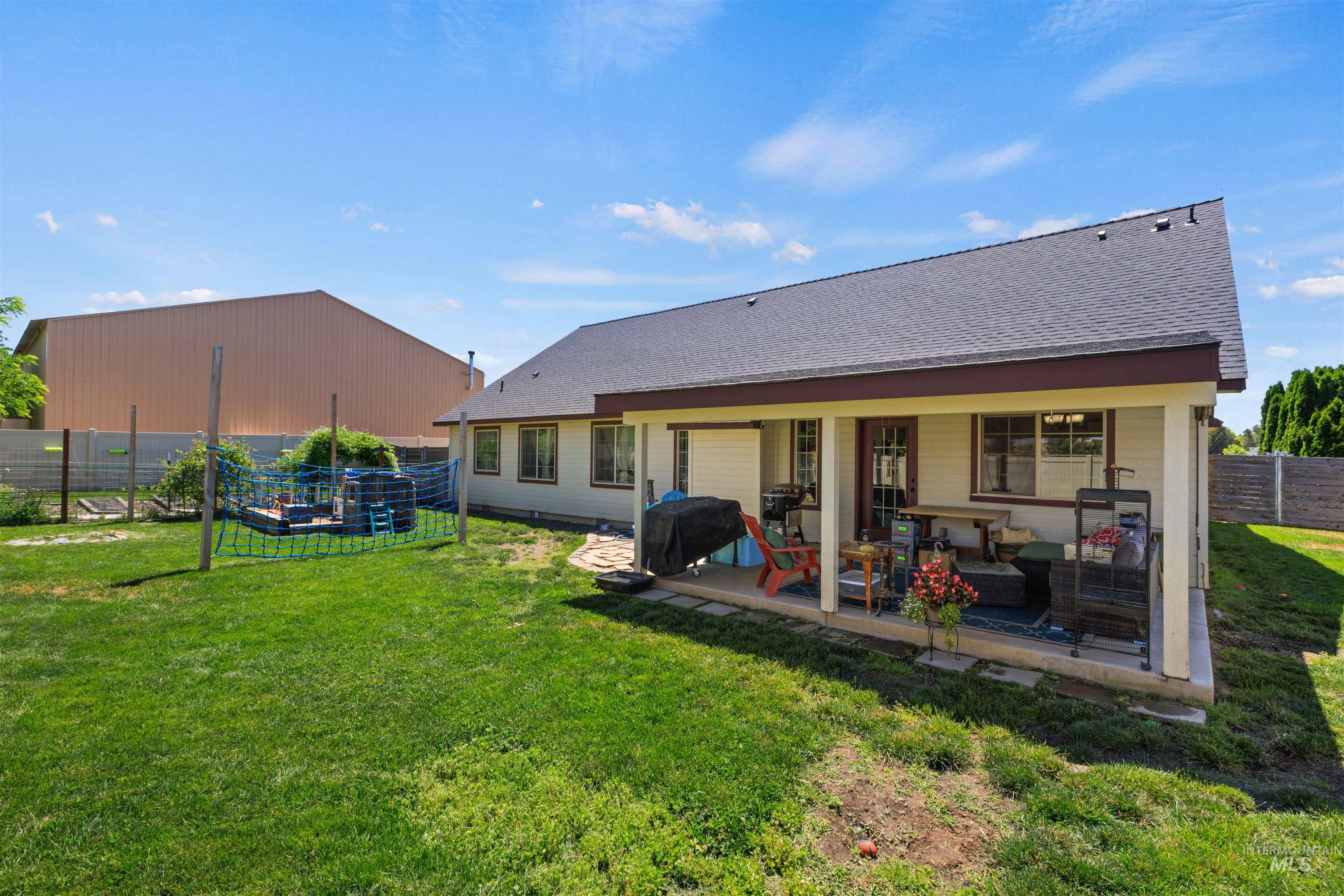 1877 Walnut Ave, Fruitland, Idaho 83619, 3 Bedrooms, 2 Bathrooms, Residential For Sale, Price $469,000,MLS 98991614