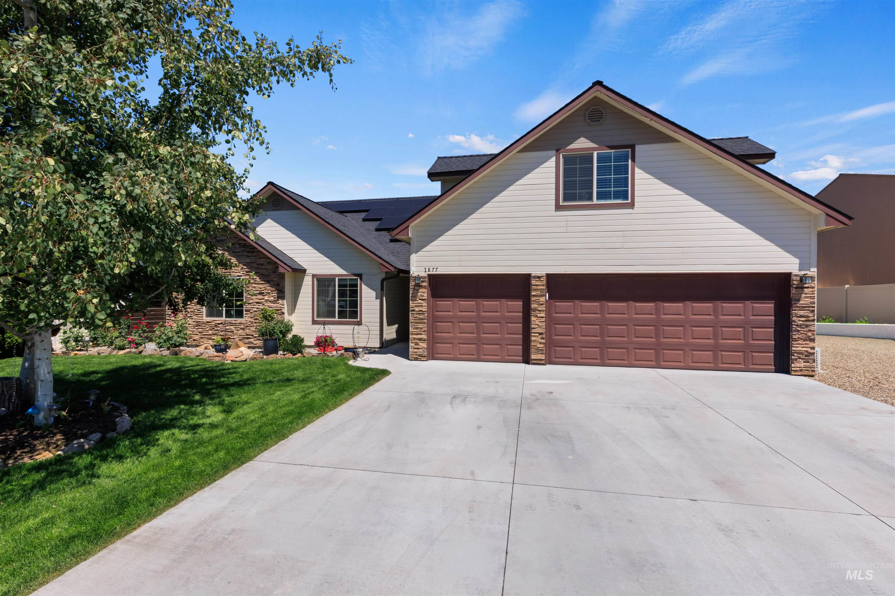 1877 Walnut Ave, Fruitland, Idaho 83619, 3 Bedrooms, 2 Bathrooms, Residential For Sale, Price $469,000,MLS 98991614