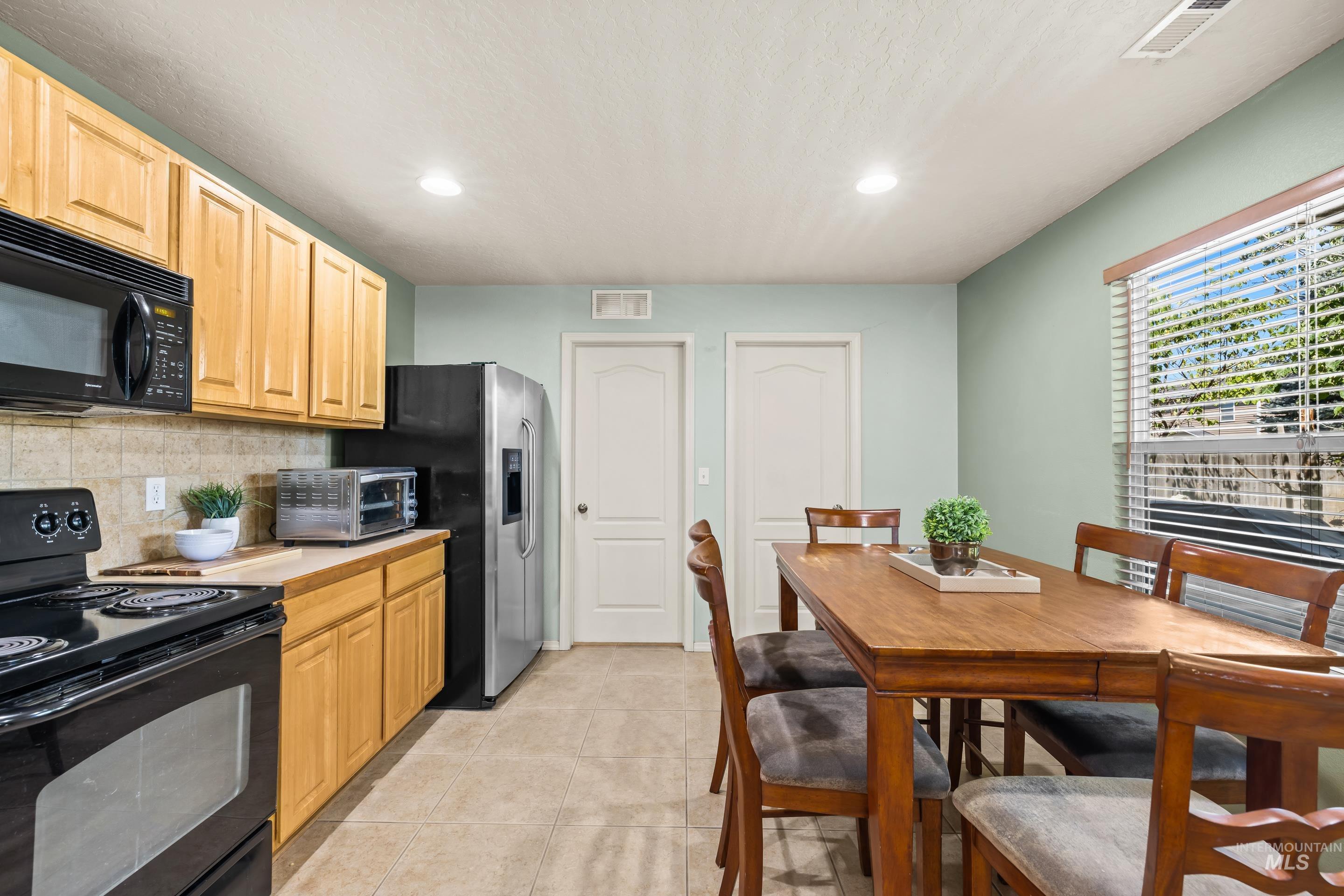 3209 Central Park Ct, Caldwell, Idaho 83605, 3 Bedrooms, 2.5 Bathrooms, Residential For Sale, Price $395,000,MLS 98991617