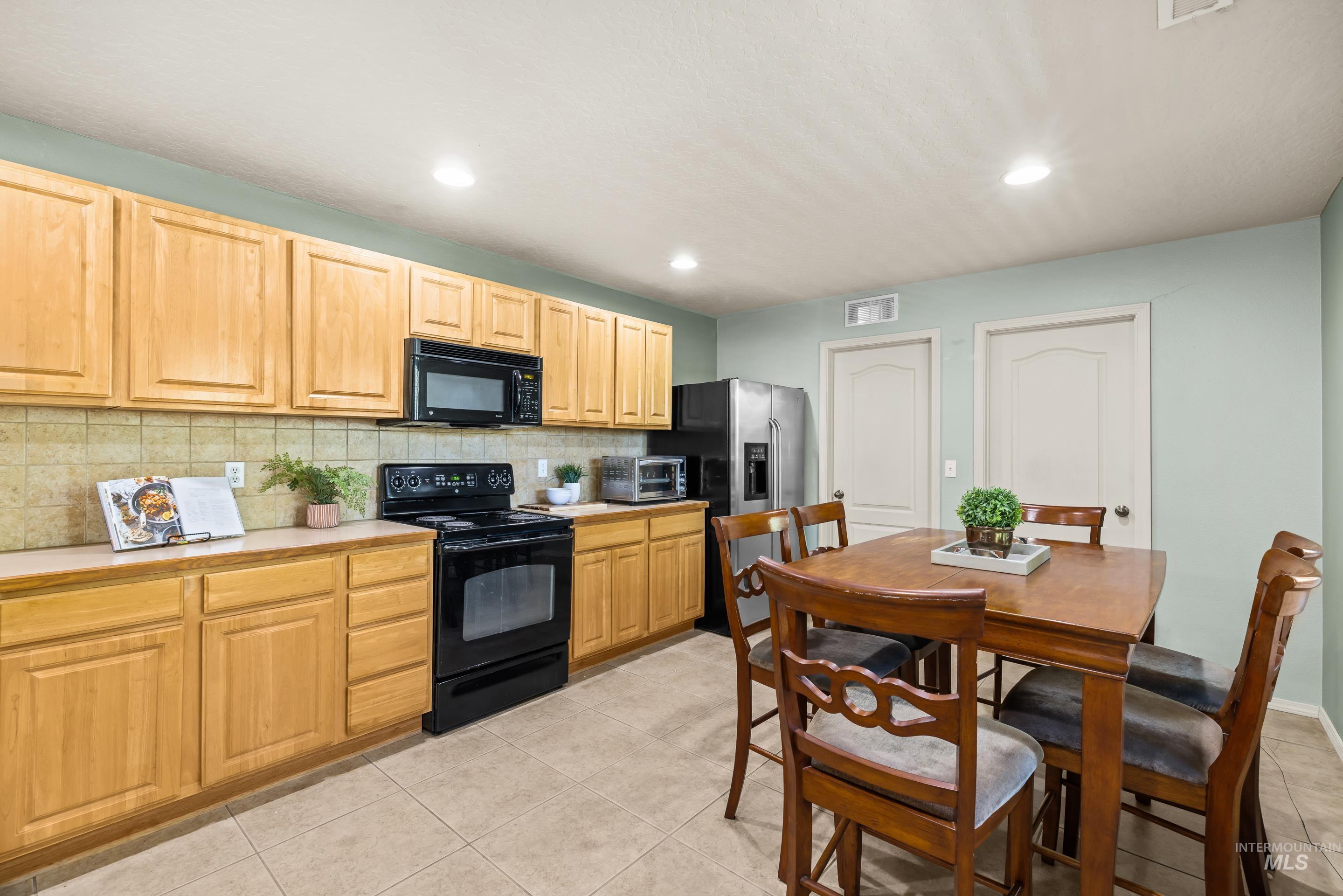 3209 Central Park Ct, Caldwell, Idaho 83605, 3 Bedrooms, 2.5 Bathrooms, Residential For Sale, Price $395,000,MLS 98991617