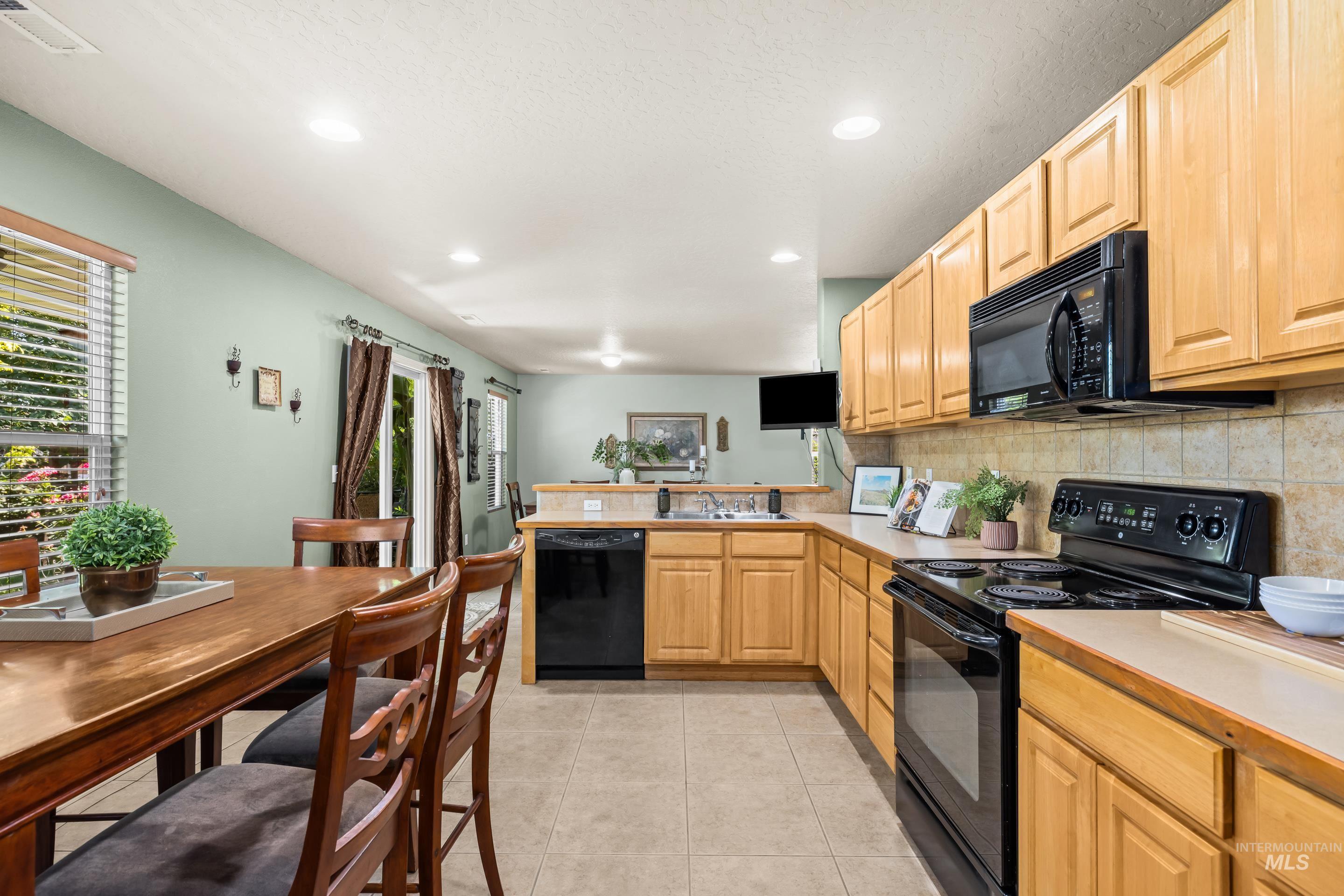 3209 Central Park Ct, Caldwell, Idaho 83605, 3 Bedrooms, 2.5 Bathrooms, Residential For Sale, Price $395,000,MLS 98991617