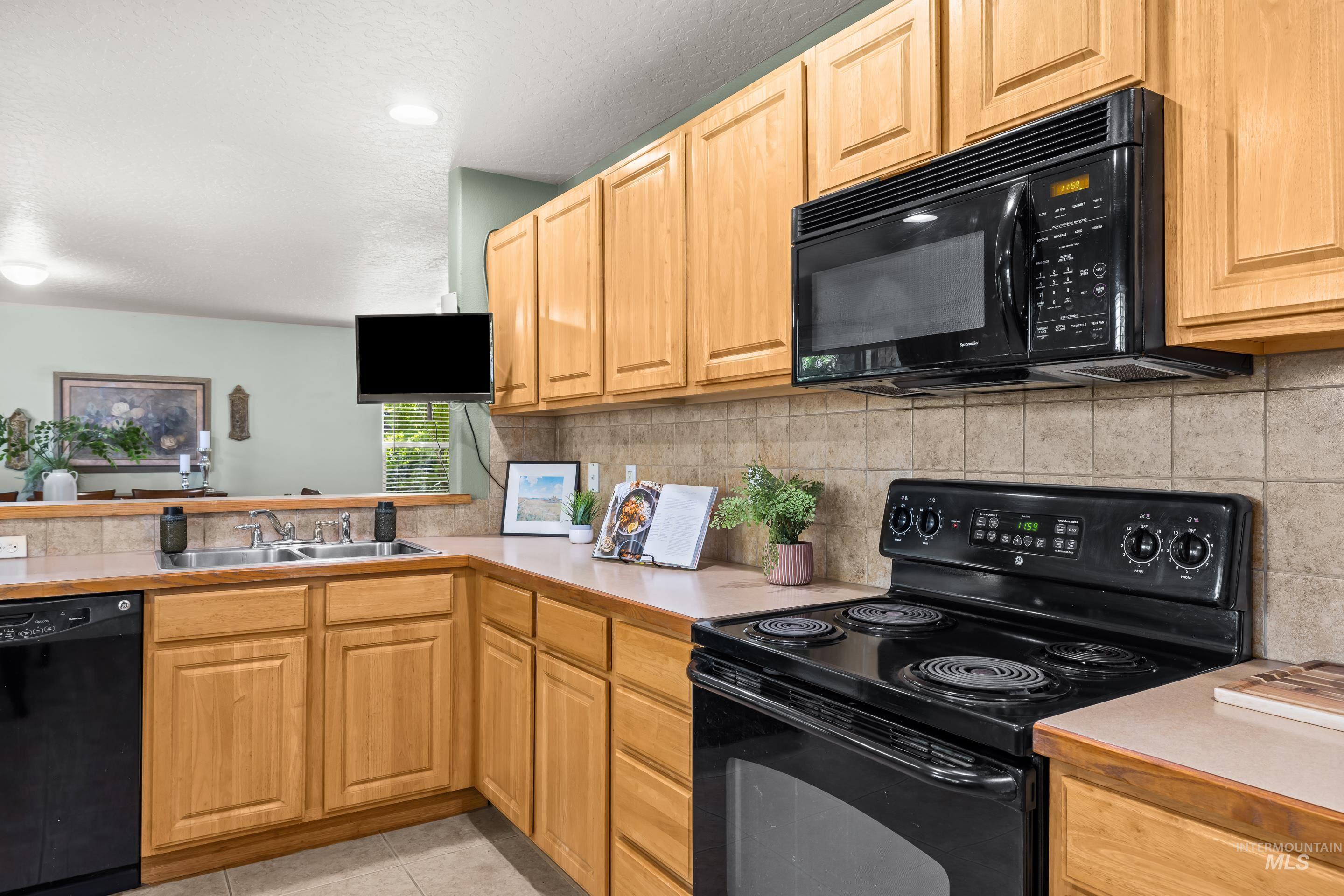 3209 Central Park Ct, Caldwell, Idaho 83605, 3 Bedrooms, 2.5 Bathrooms, Residential For Sale, Price $395,000,MLS 98991617