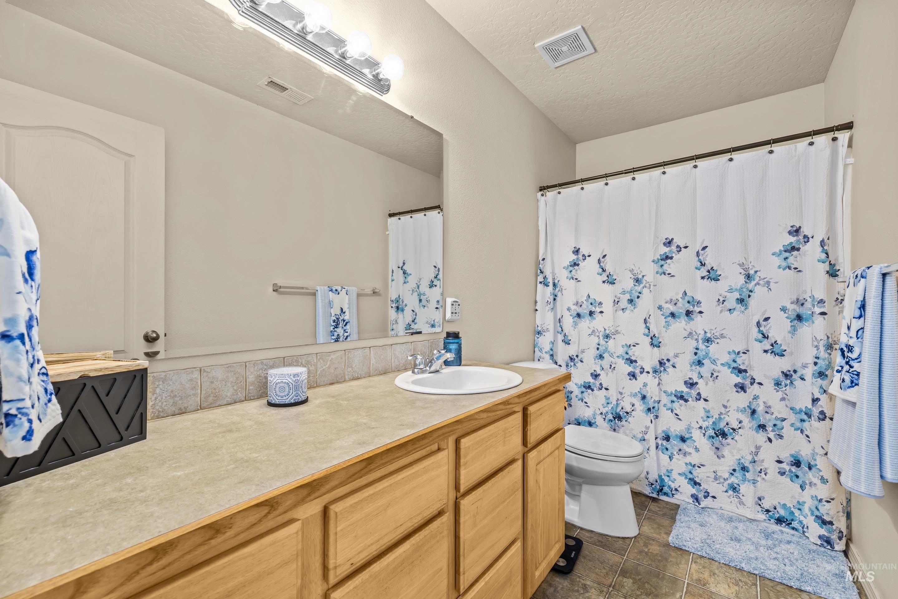 3209 Central Park Ct, Caldwell, Idaho 83605, 3 Bedrooms, 2.5 Bathrooms, Residential For Sale, Price $395,000,MLS 98991617