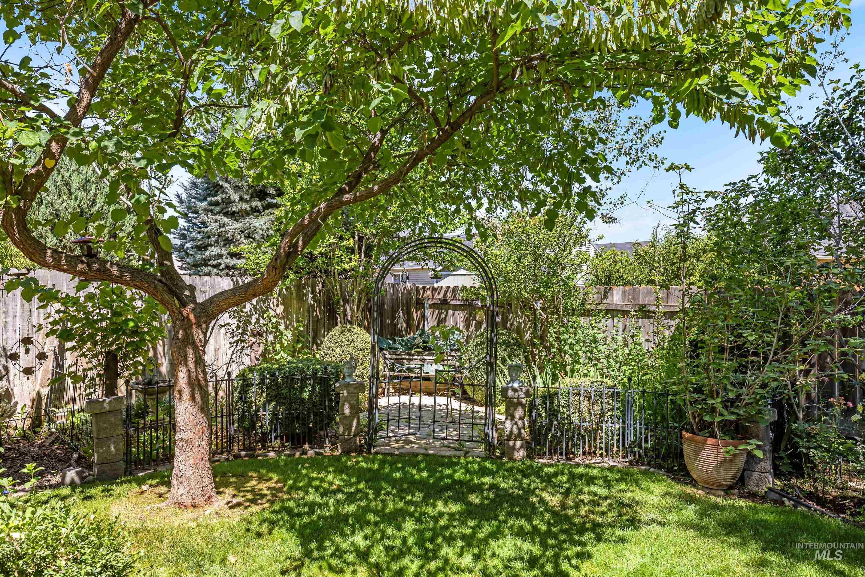 3209 Central Park Ct, Caldwell, Idaho 83605, 3 Bedrooms, 2.5 Bathrooms, Residential For Sale, Price $395,000,MLS 98991617