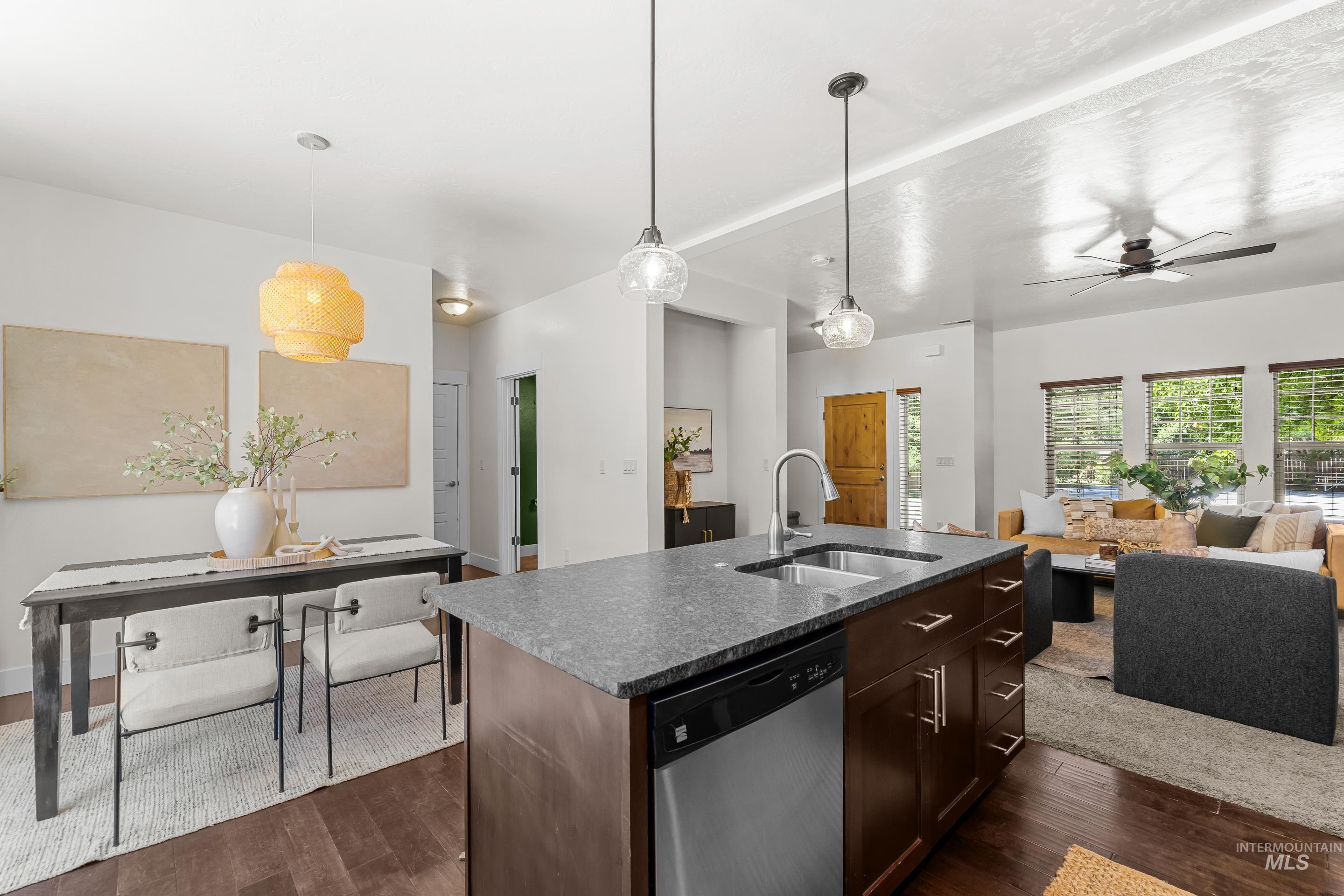 3124 S Skene Ave, Boise, Idaho 83705, 3 Bedrooms, 2.5 Bathrooms, Residential For Sale, Price $499,000,MLS 98991619