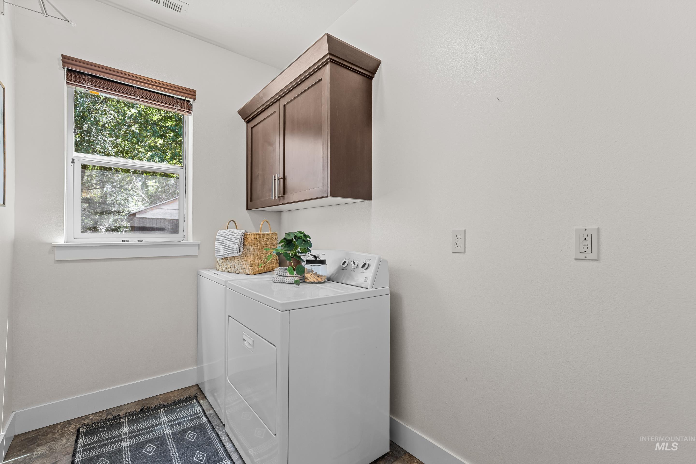 3124 S Skene Ave, Boise, Idaho 83705, 3 Bedrooms, 2.5 Bathrooms, Residential For Sale, Price $499,000,MLS 98991619