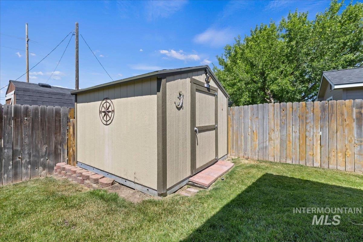 716 Teton Dr., Nampa, Idaho 83686, 3 Bedrooms, 2 Bathrooms, Residential For Sale, Price $399,000,MLS 98991620