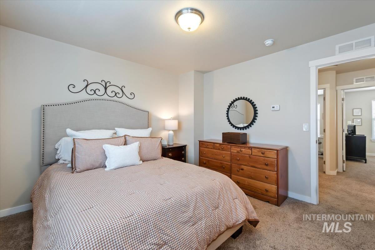 8695 W Pine Valley Ln, Boise, Idaho 83709, 3 Bedrooms, 2.5 Bathrooms, Residential For Sale, Price $345,950,MLS 98991624