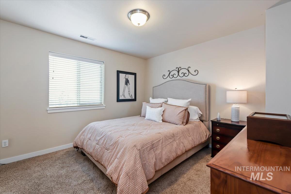 8695 W Pine Valley Ln, Boise, Idaho 83709, 3 Bedrooms, 2.5 Bathrooms, Residential For Sale, Price $345,950,MLS 98991624