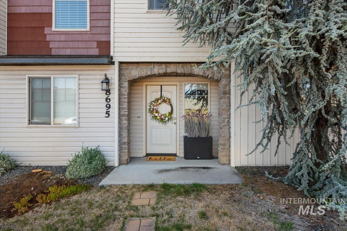 8695 W Pine Valley Ln, Boise, Idaho 83709, 3 Bedrooms, 2.5 Bathrooms, Residential For Sale, Price $345,950,MLS 98991624