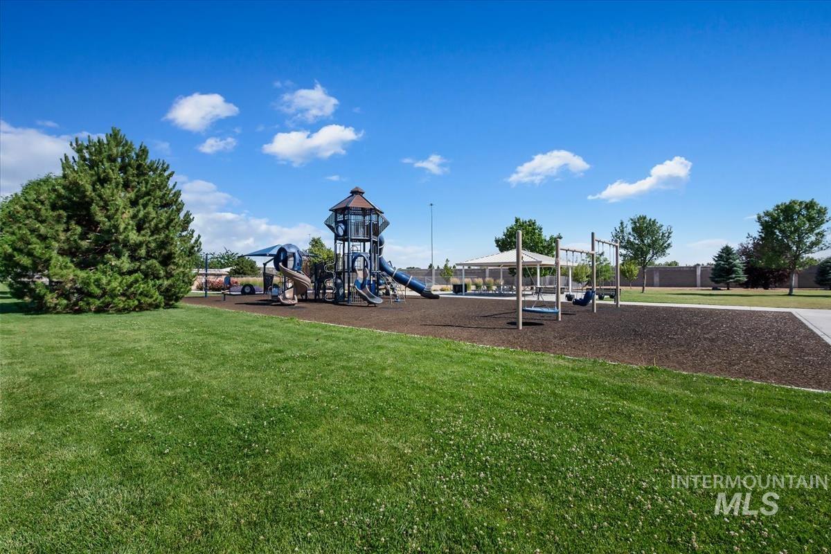 8695 W Pine Valley Ln, Boise, Idaho 83709, 3 Bedrooms, 2.5 Bathrooms, Residential For Sale, Price $345,950,MLS 98991624