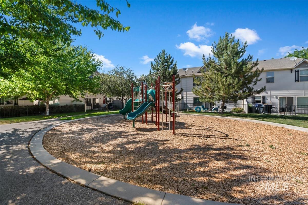 8695 W Pine Valley Ln, Boise, Idaho 83709, 3 Bedrooms, 2.5 Bathrooms, Residential For Sale, Price $345,950,MLS 98991624