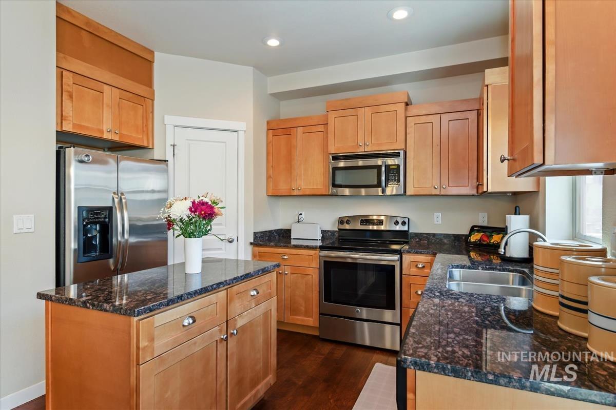 8695 W Pine Valley Ln, Boise, Idaho 83709, 3 Bedrooms, 2.5 Bathrooms, Residential For Sale, Price $345,950,MLS 98991624