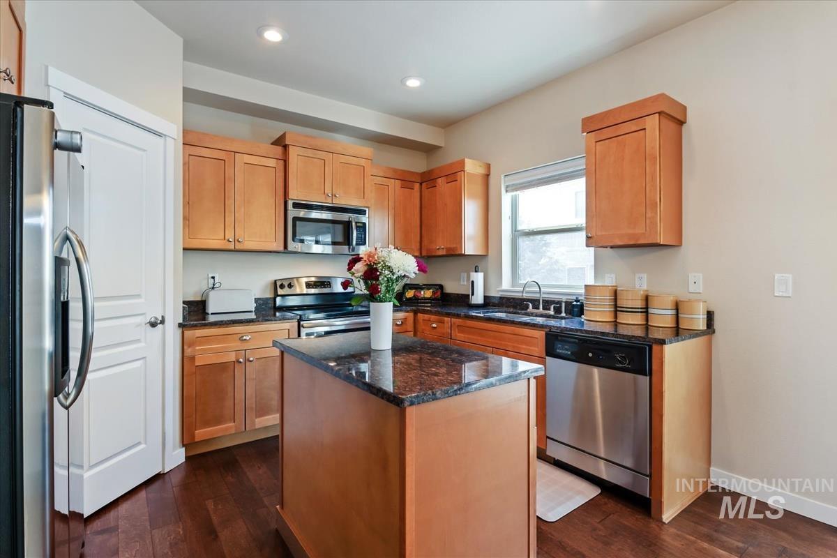 8695 W Pine Valley Ln, Boise, Idaho 83709, 3 Bedrooms, 2.5 Bathrooms, Residential For Sale, Price $345,950,MLS 98991624